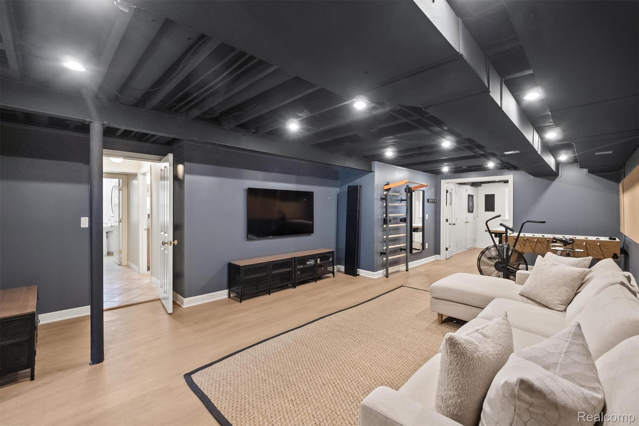 5067 Van Ness Drive
