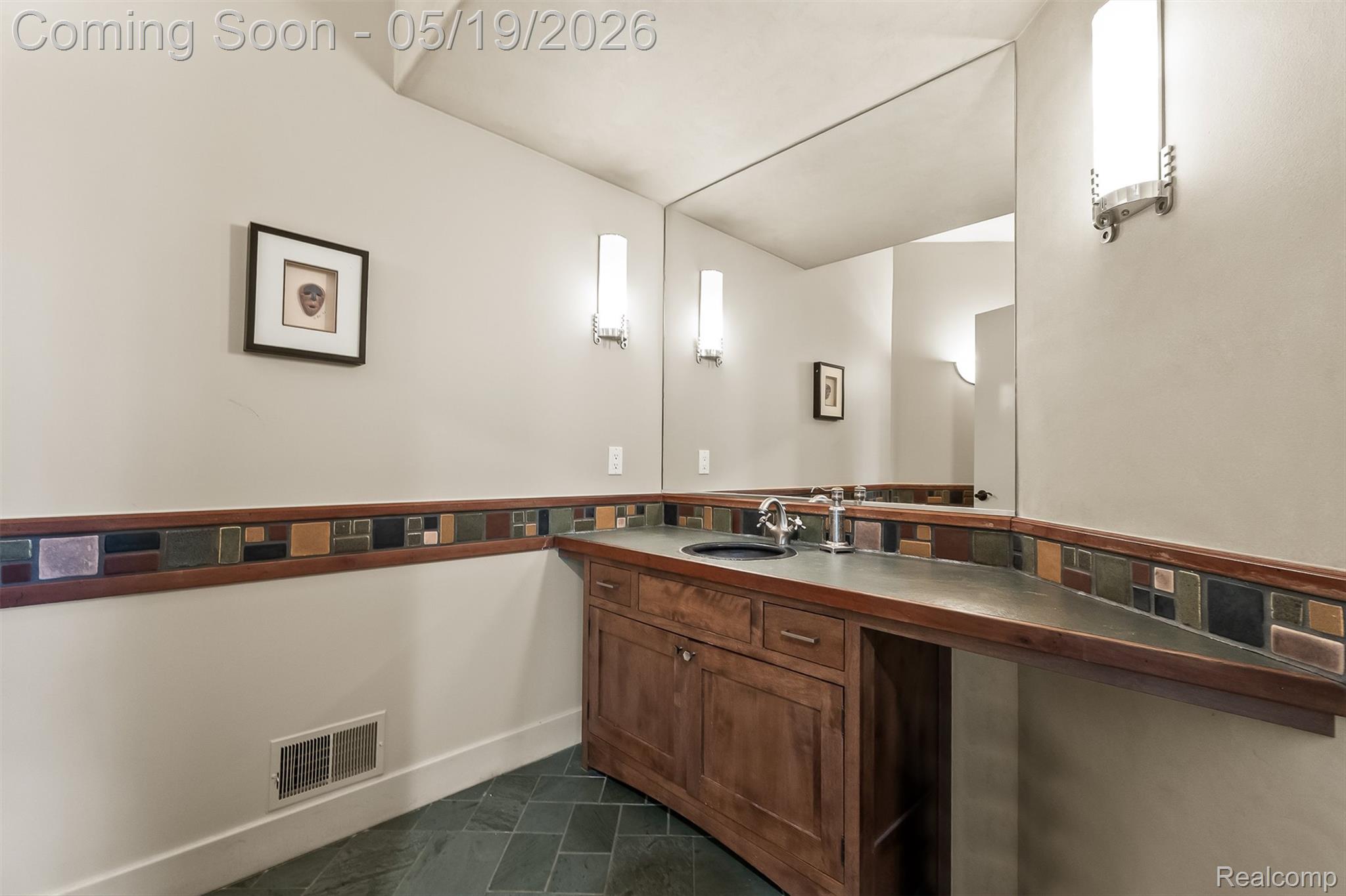 1800 Tiverton Road