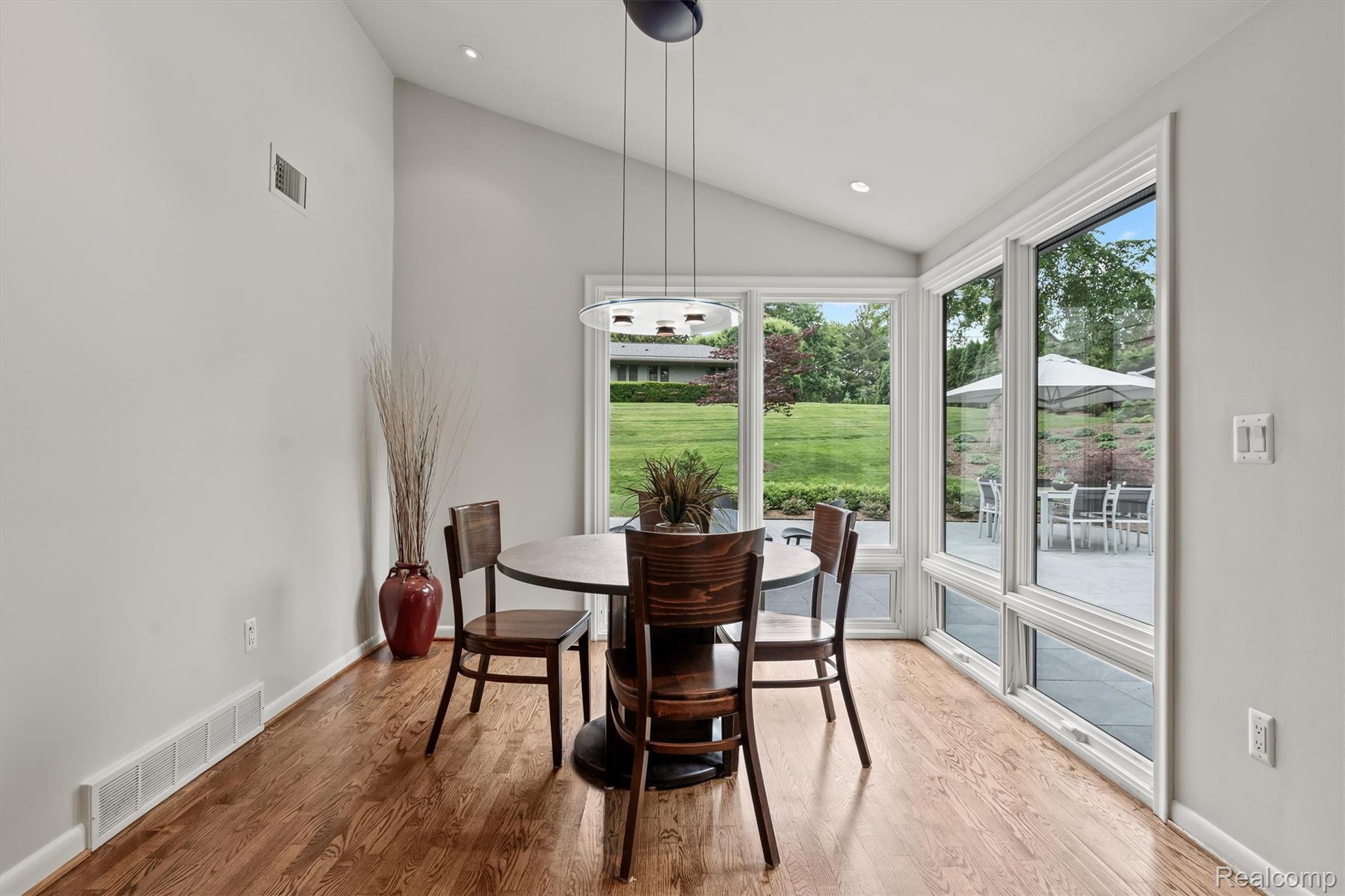 3885 Oakland Drive