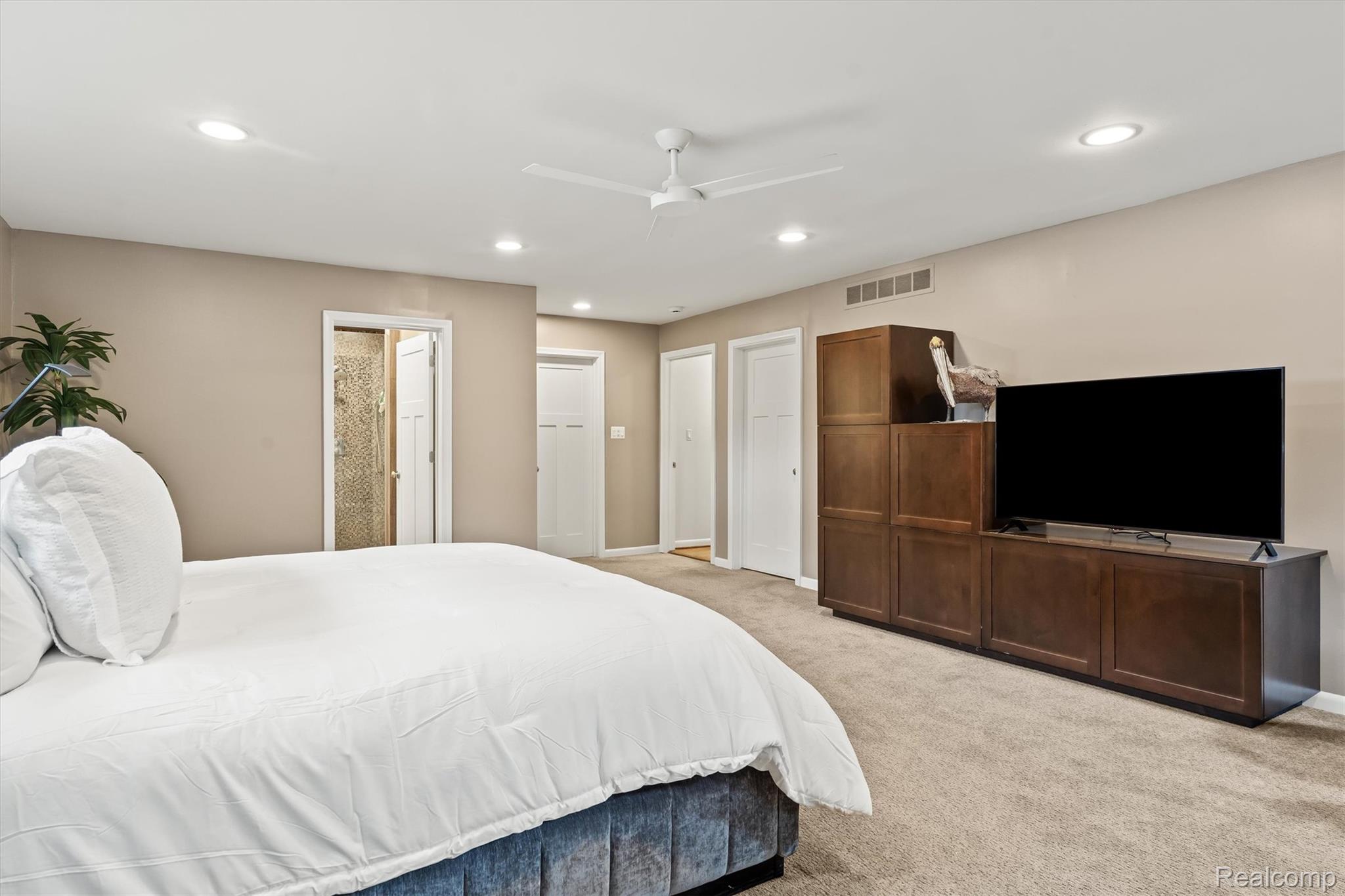 3885 Oakland Drive