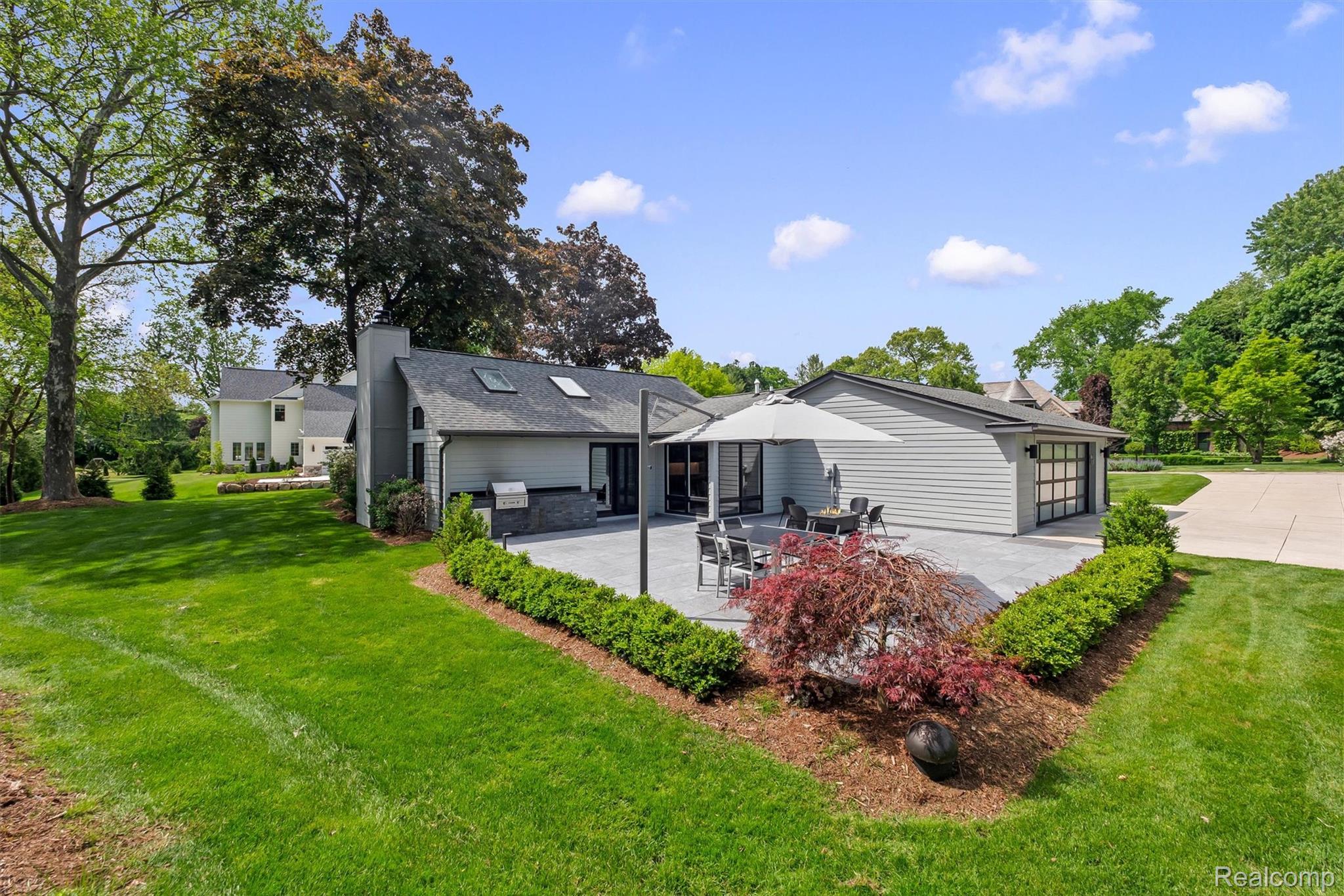 3885 Oakland Drive