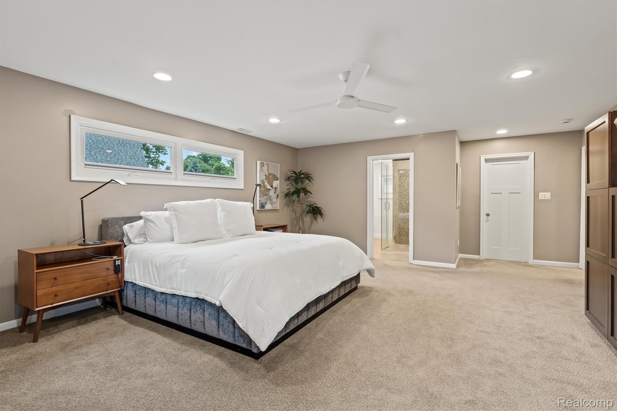 3885 Oakland Drive
