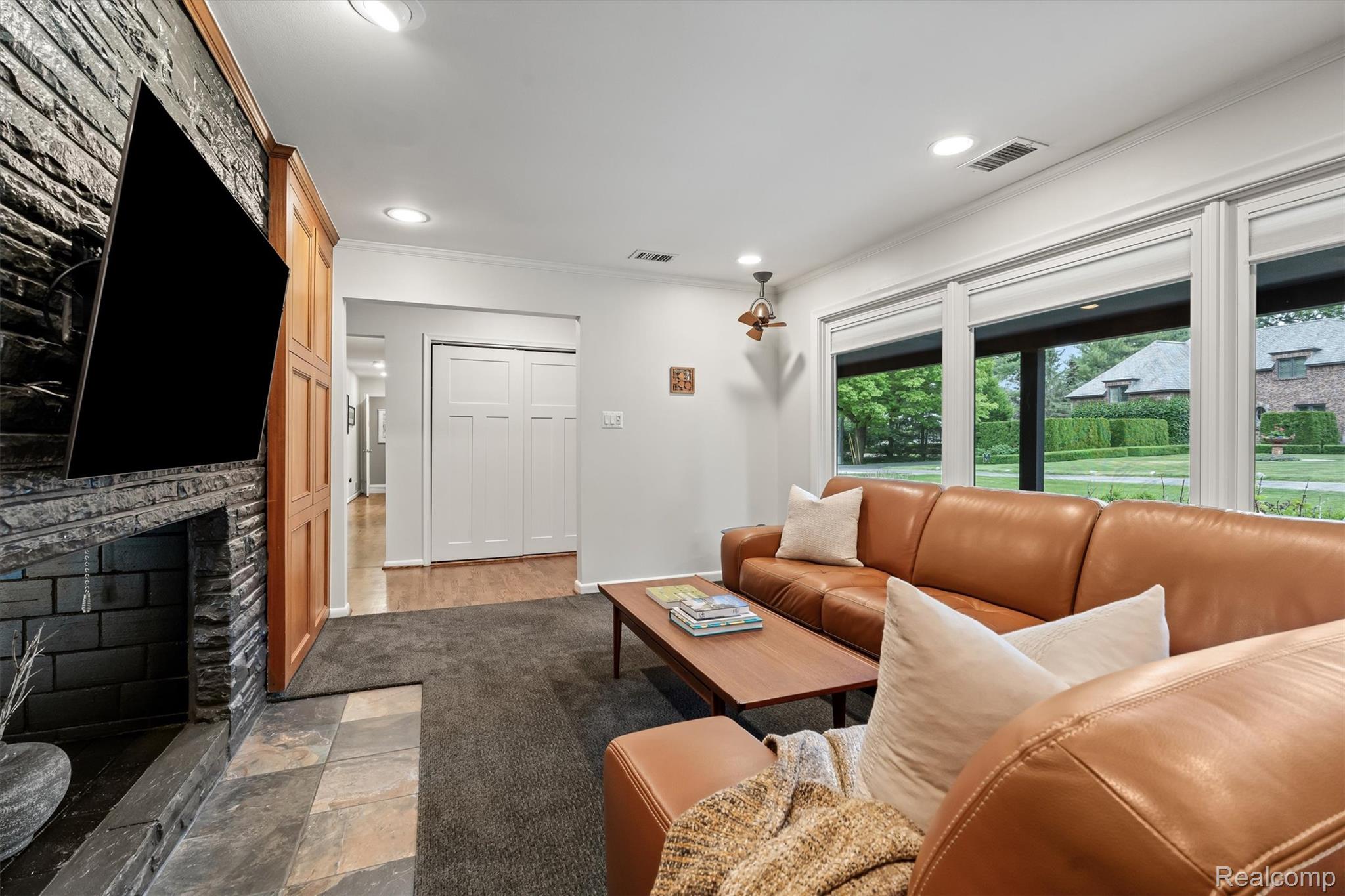 3885 Oakland Drive