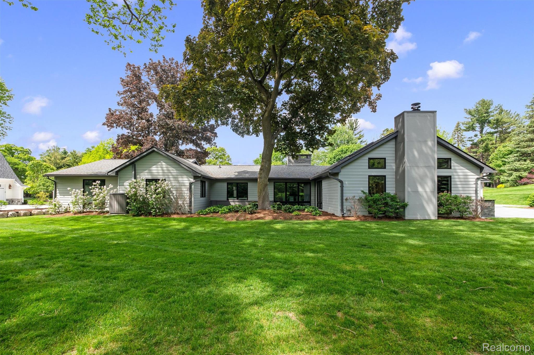 3885 Oakland Drive