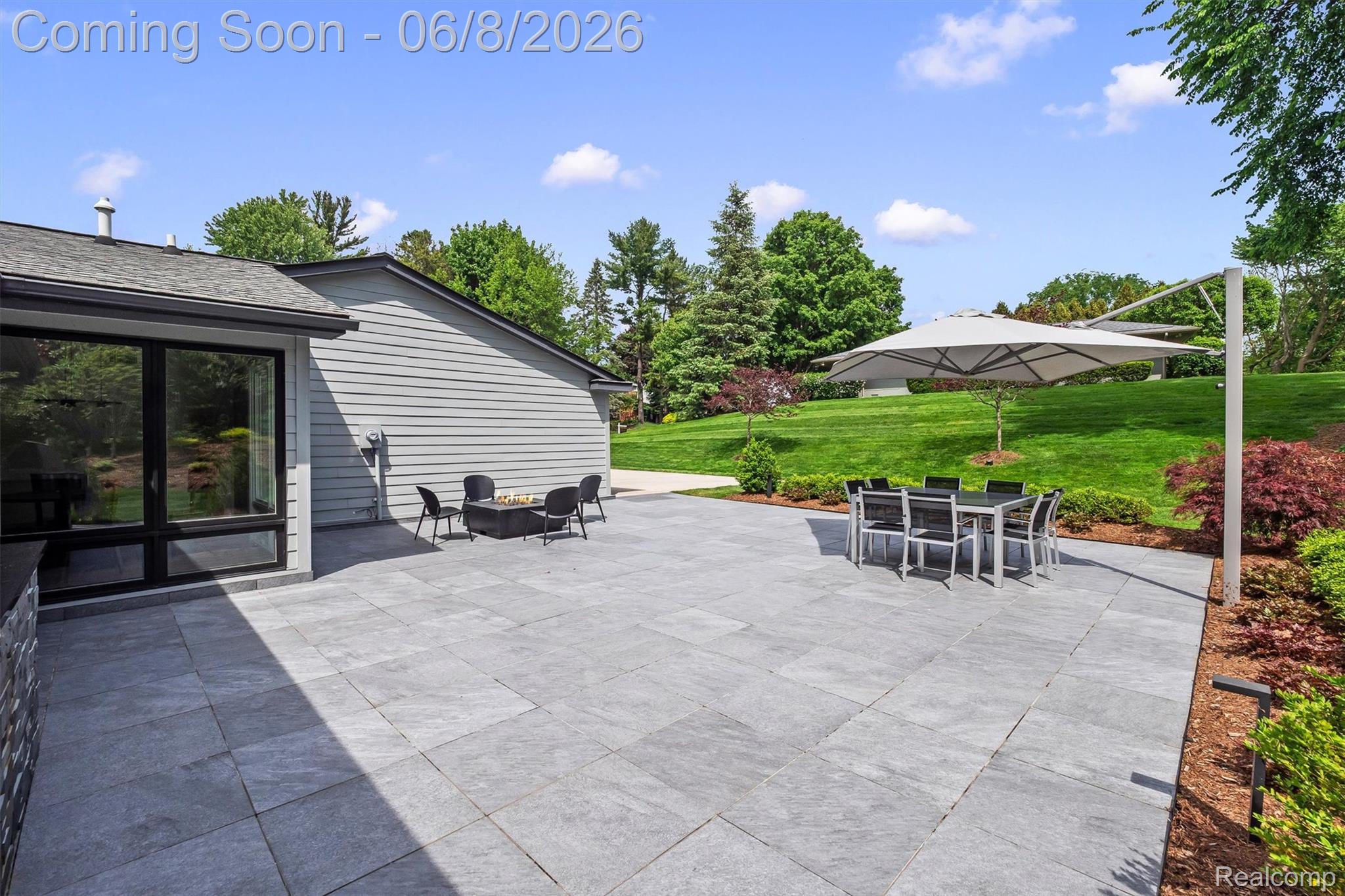 3885 Oakland Drive