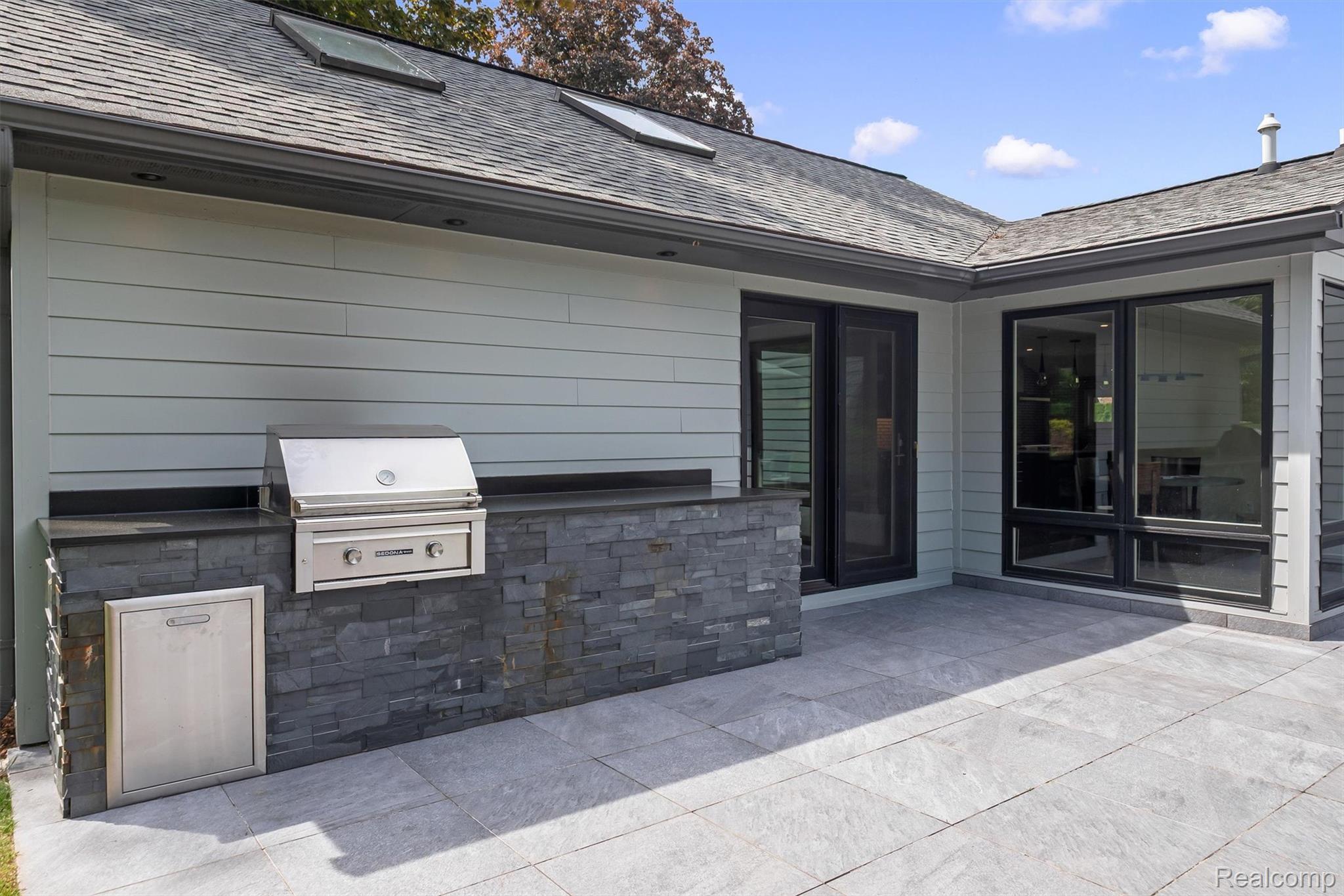 3885 Oakland Drive
