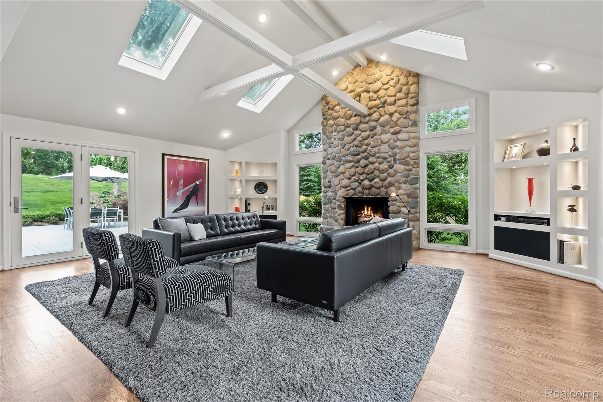 3885 Oakland Drive