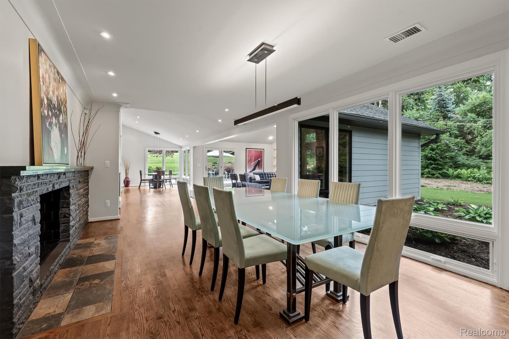 3885 Oakland Drive