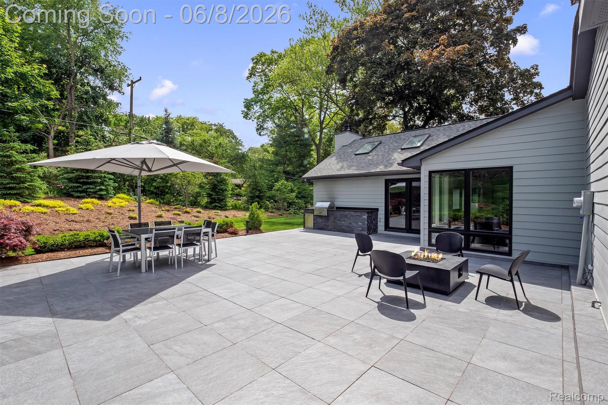 3885 Oakland Drive