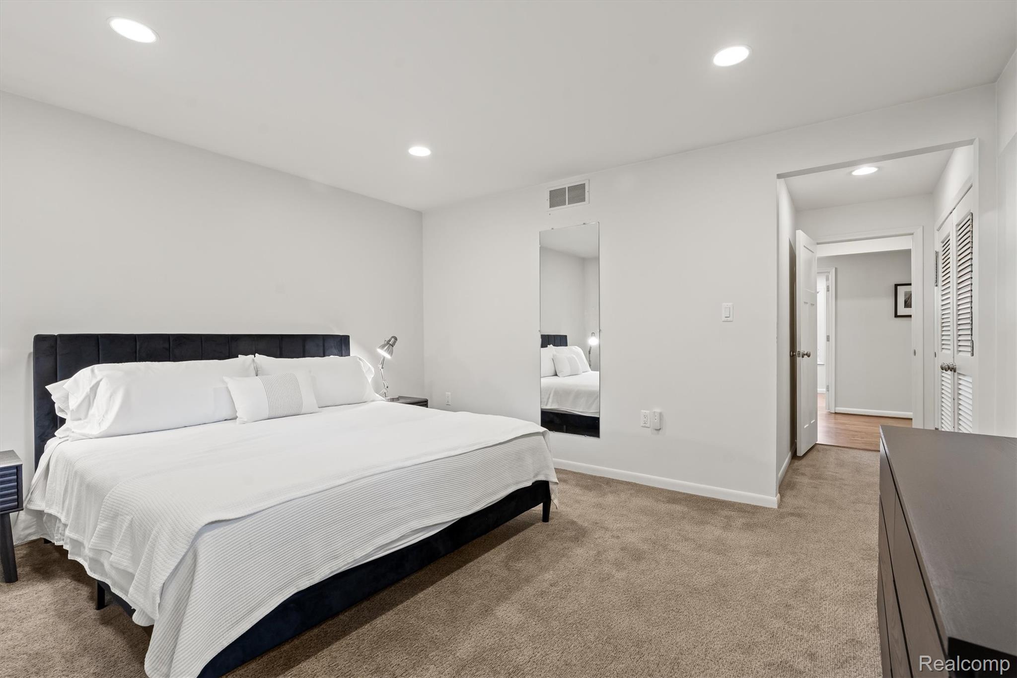 3885 Oakland Drive