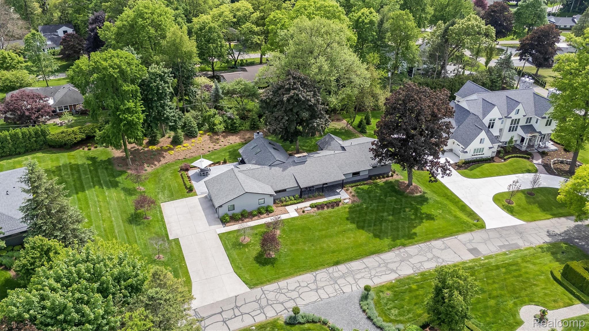 3885 Oakland Drive