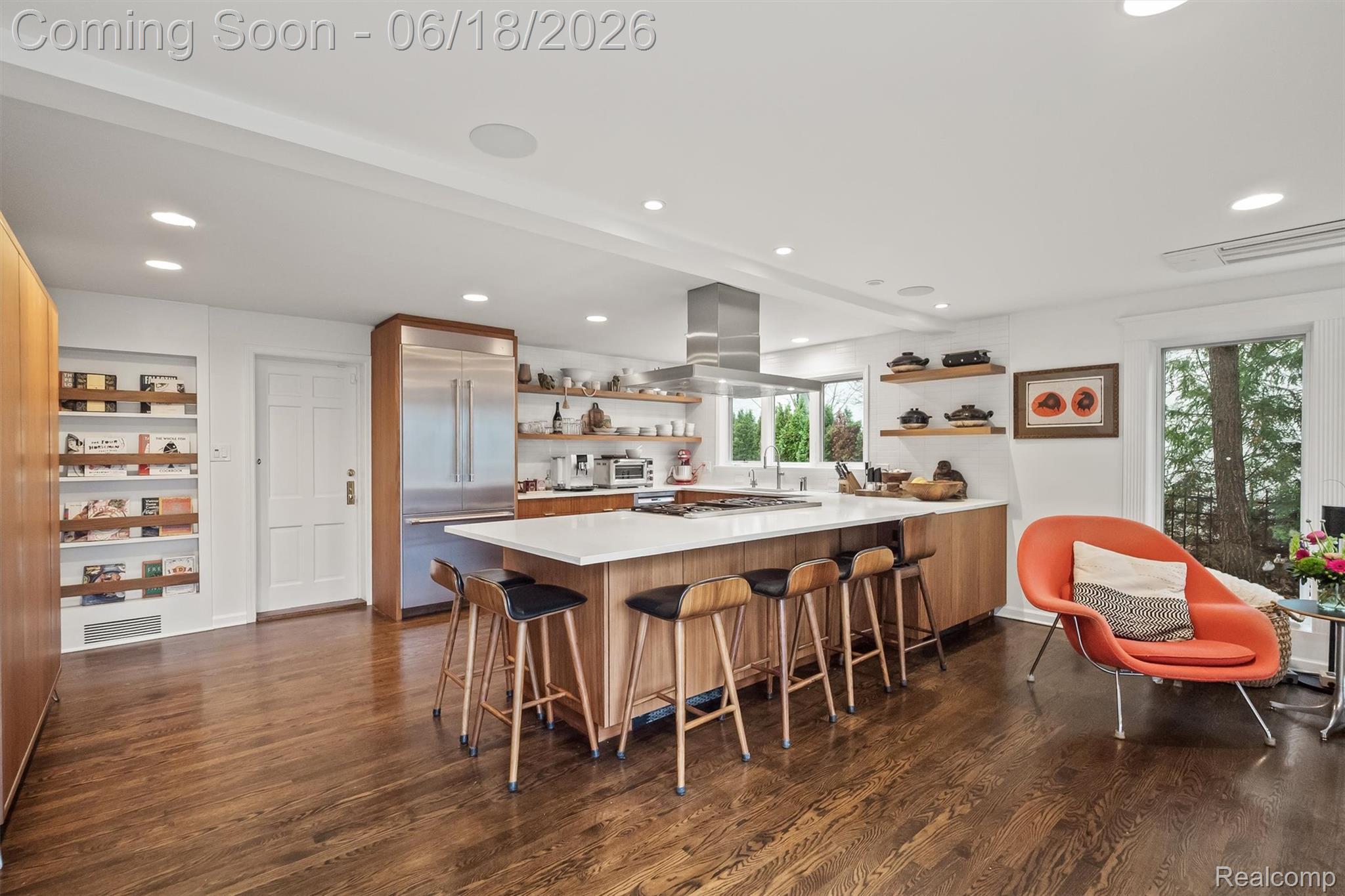 951 Twin Oaks Lane