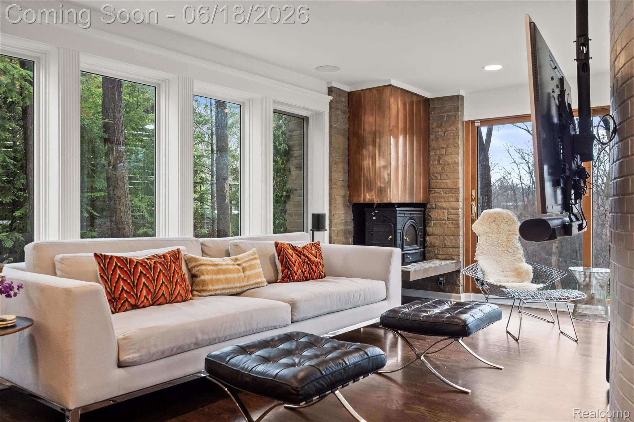 951 Twin Oaks Lane