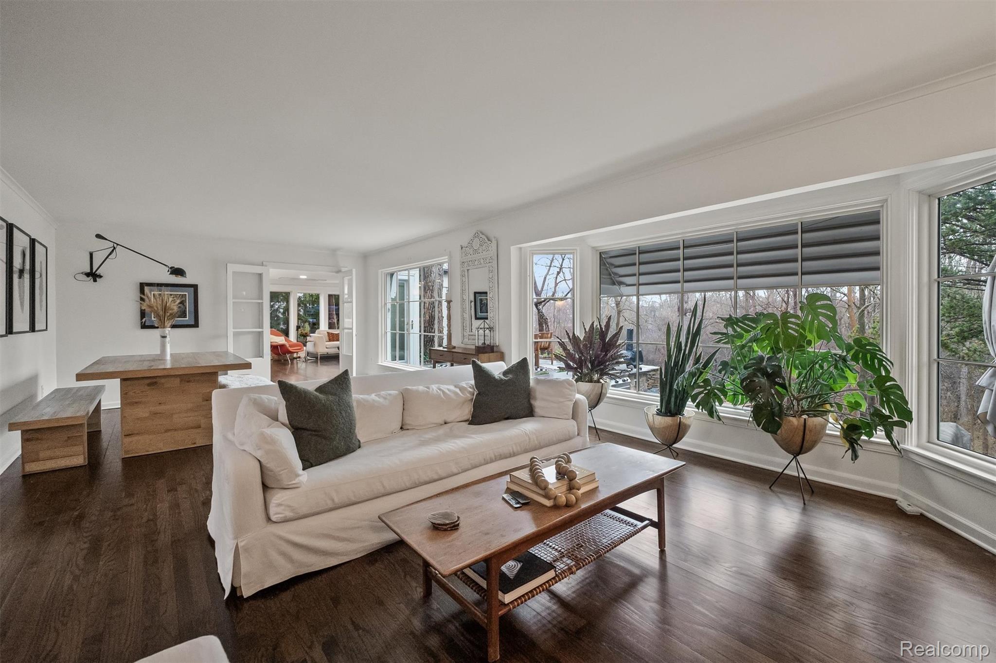 951 Twin Oaks Lane