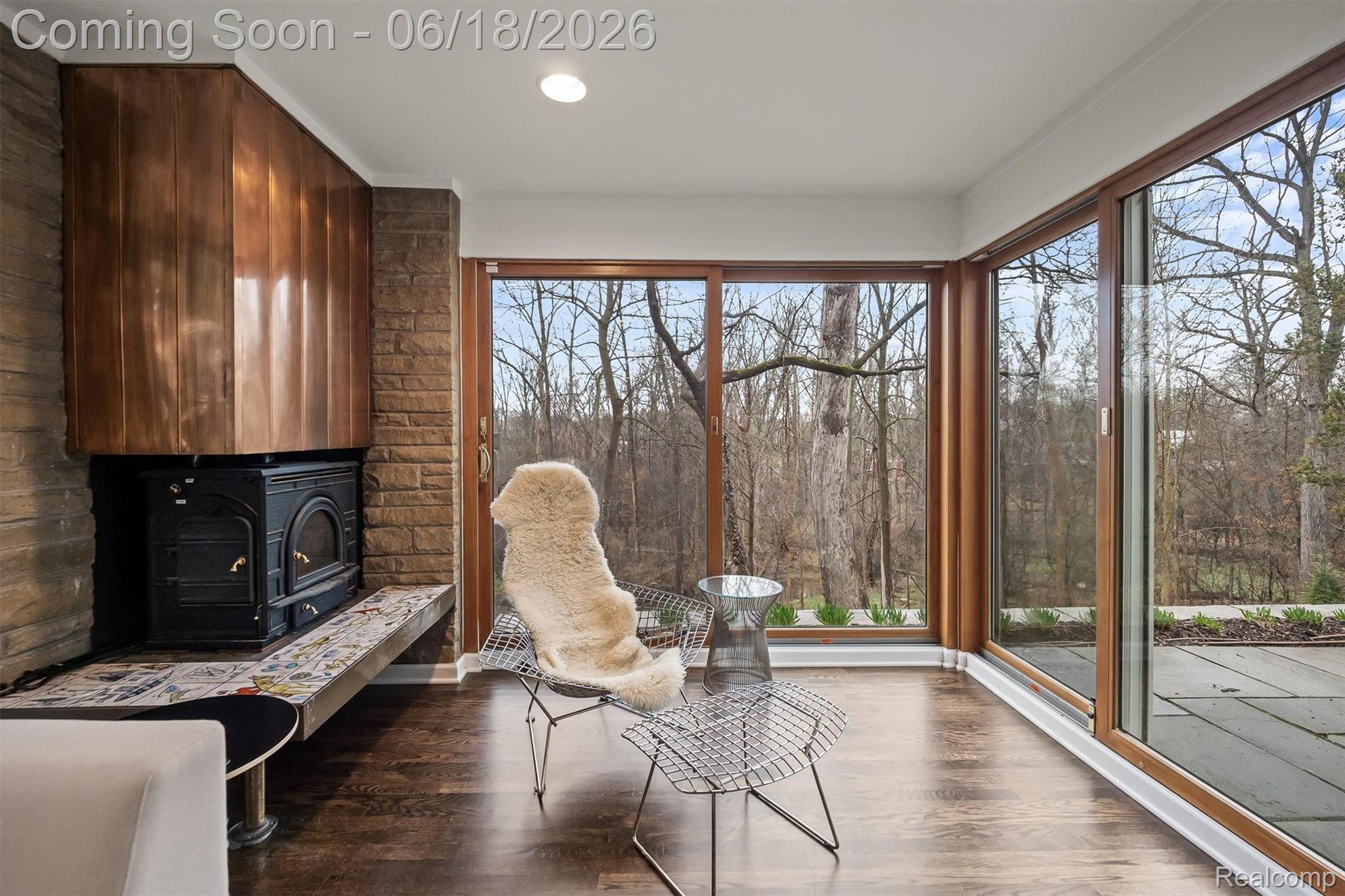 951 Twin Oaks Lane