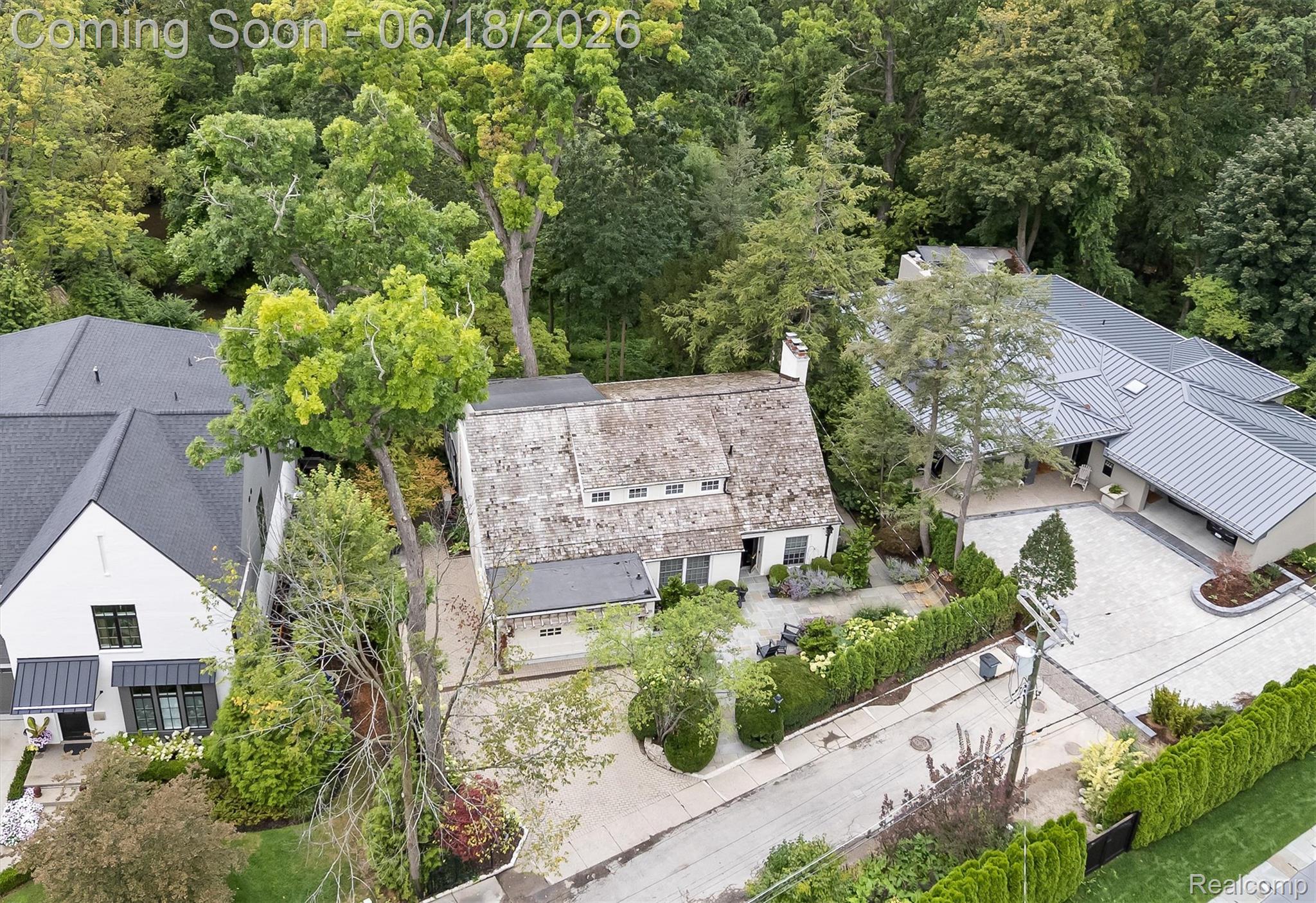 951 Twin Oaks Lane