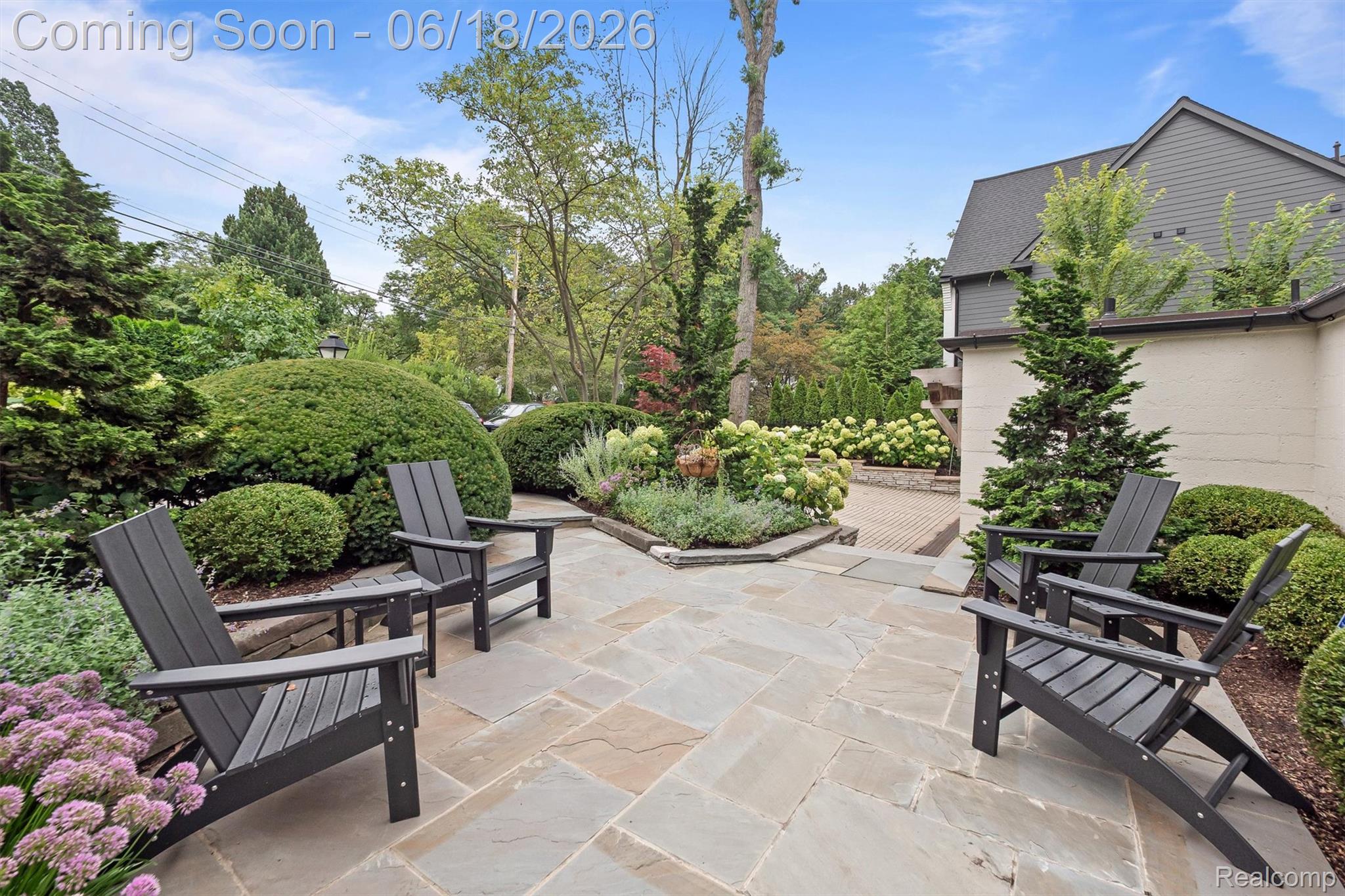 951 Twin Oaks Lane