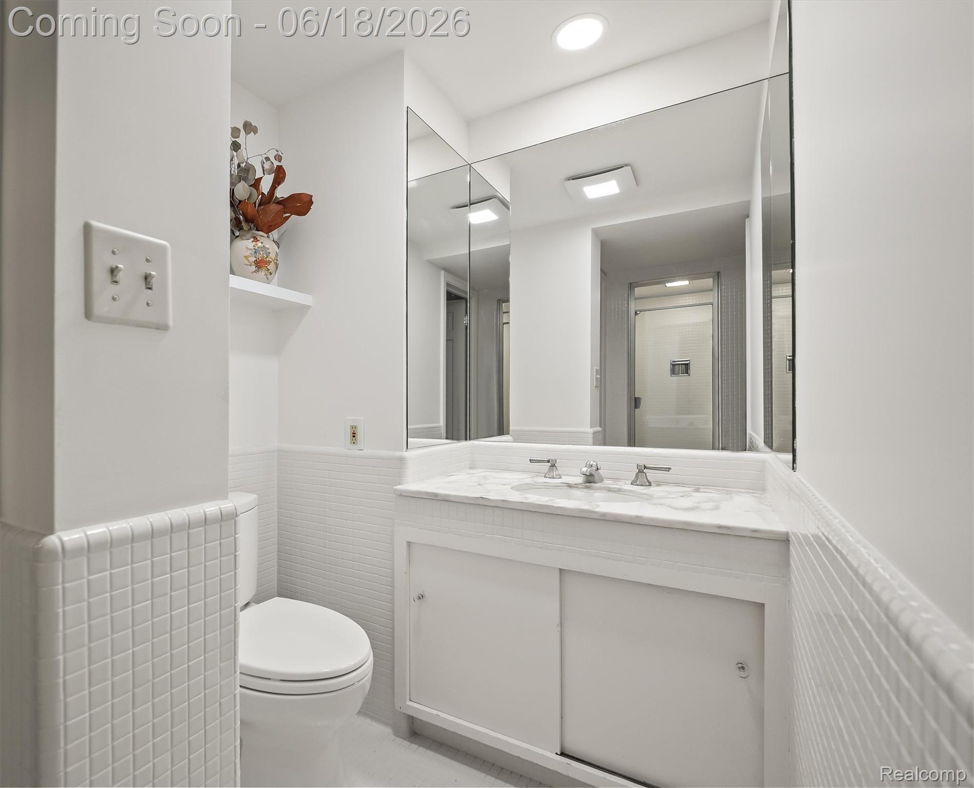 951 Twin Oaks Lane
