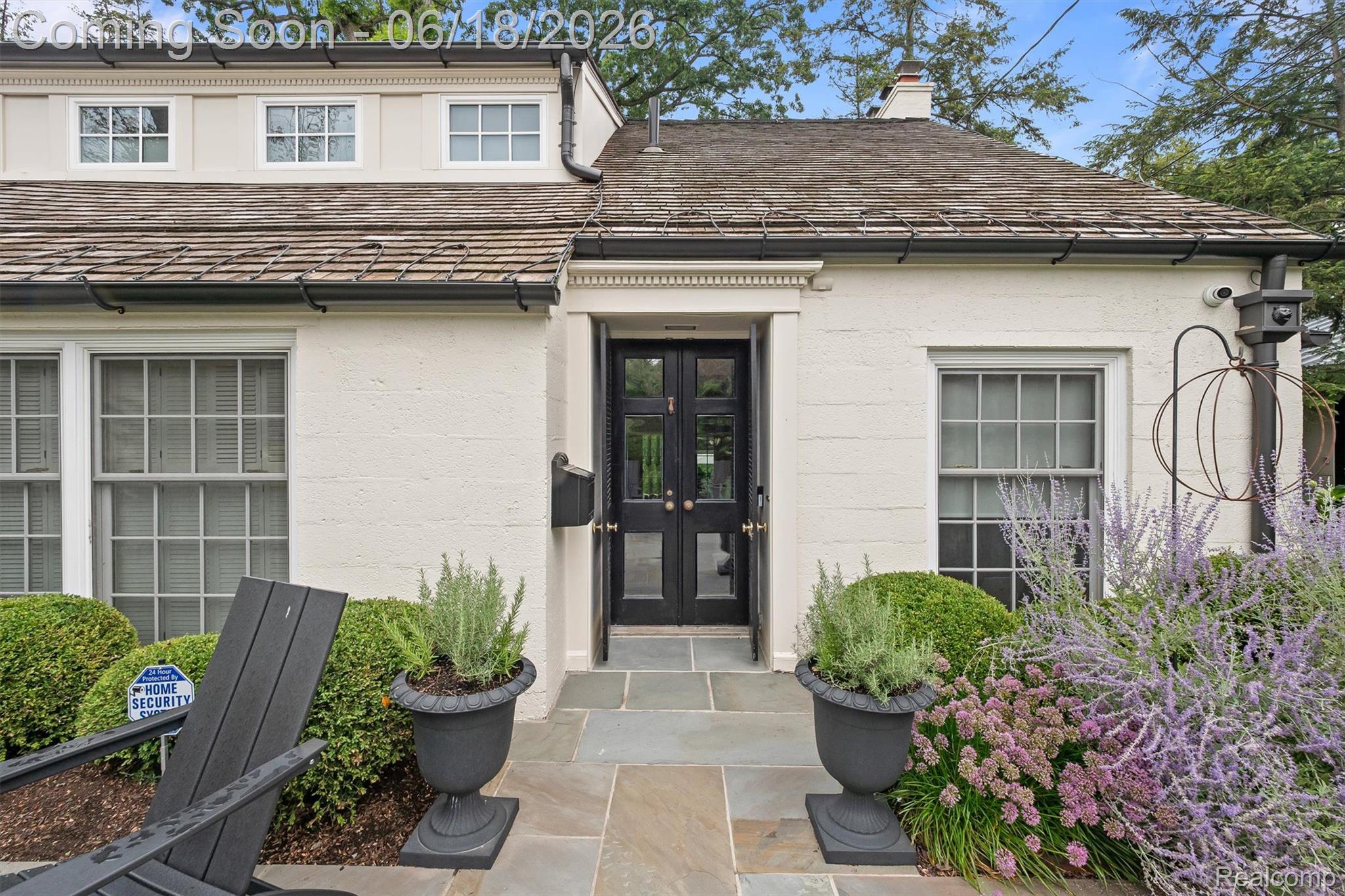 951 Twin Oaks Lane