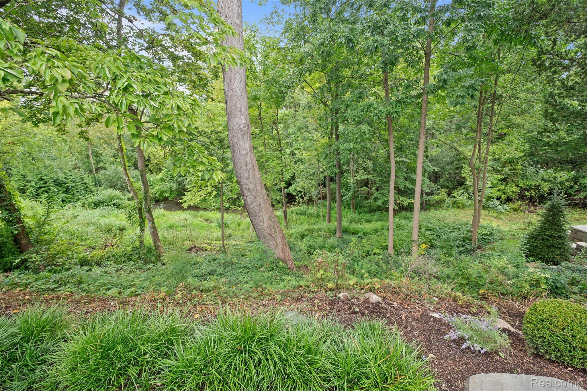 951 Twin Oaks Lane