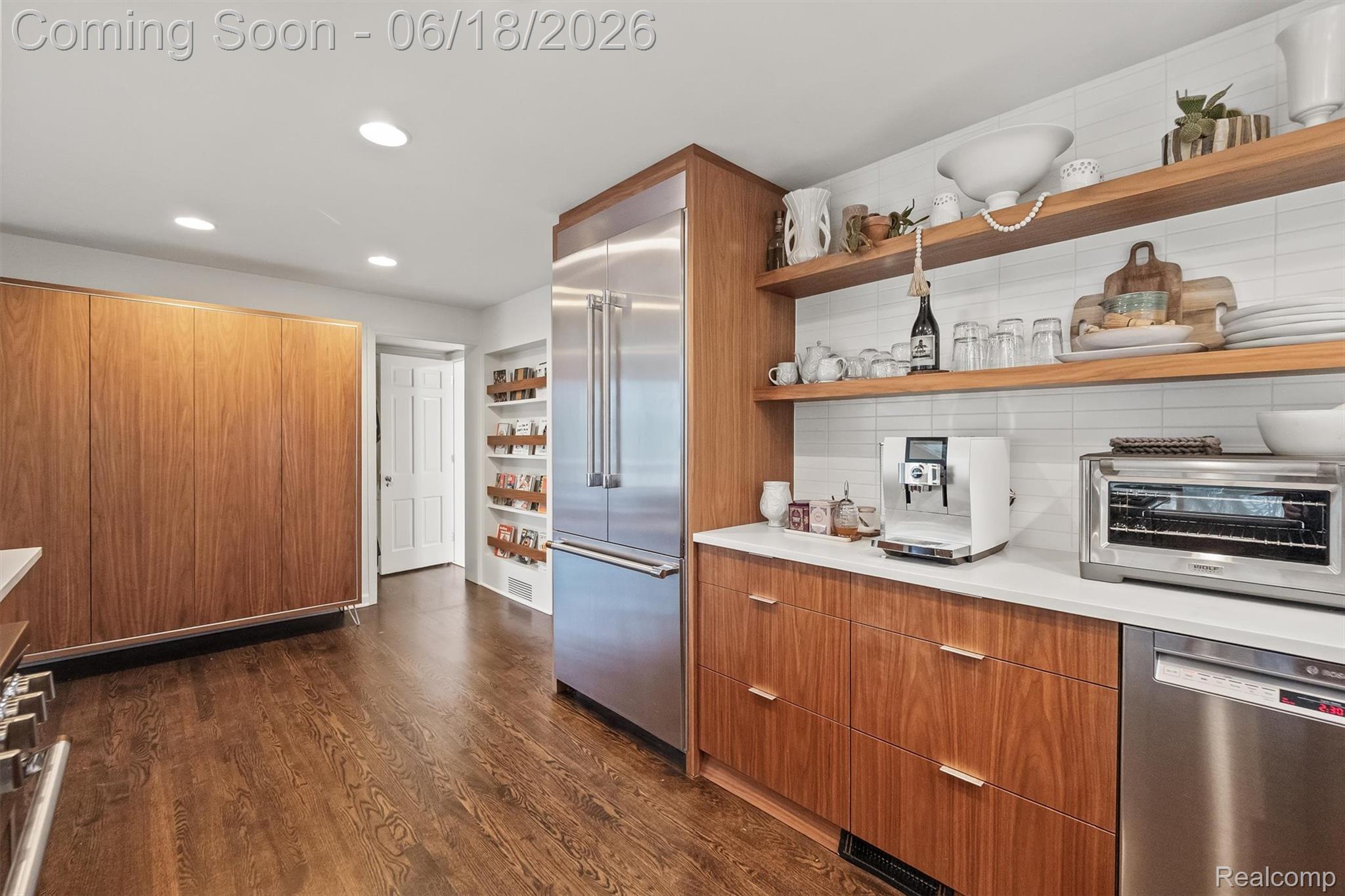 951 Twin Oaks Lane