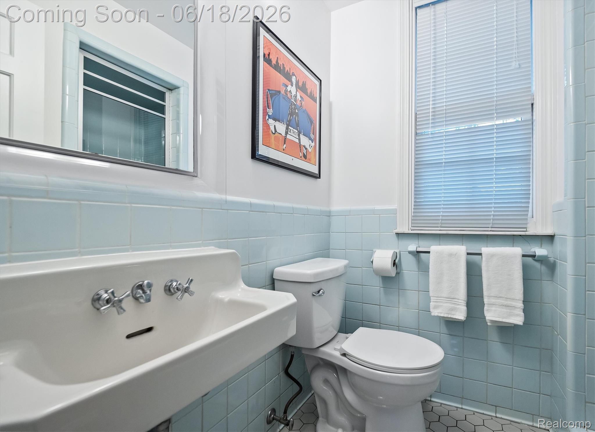 951 Twin Oaks Lane