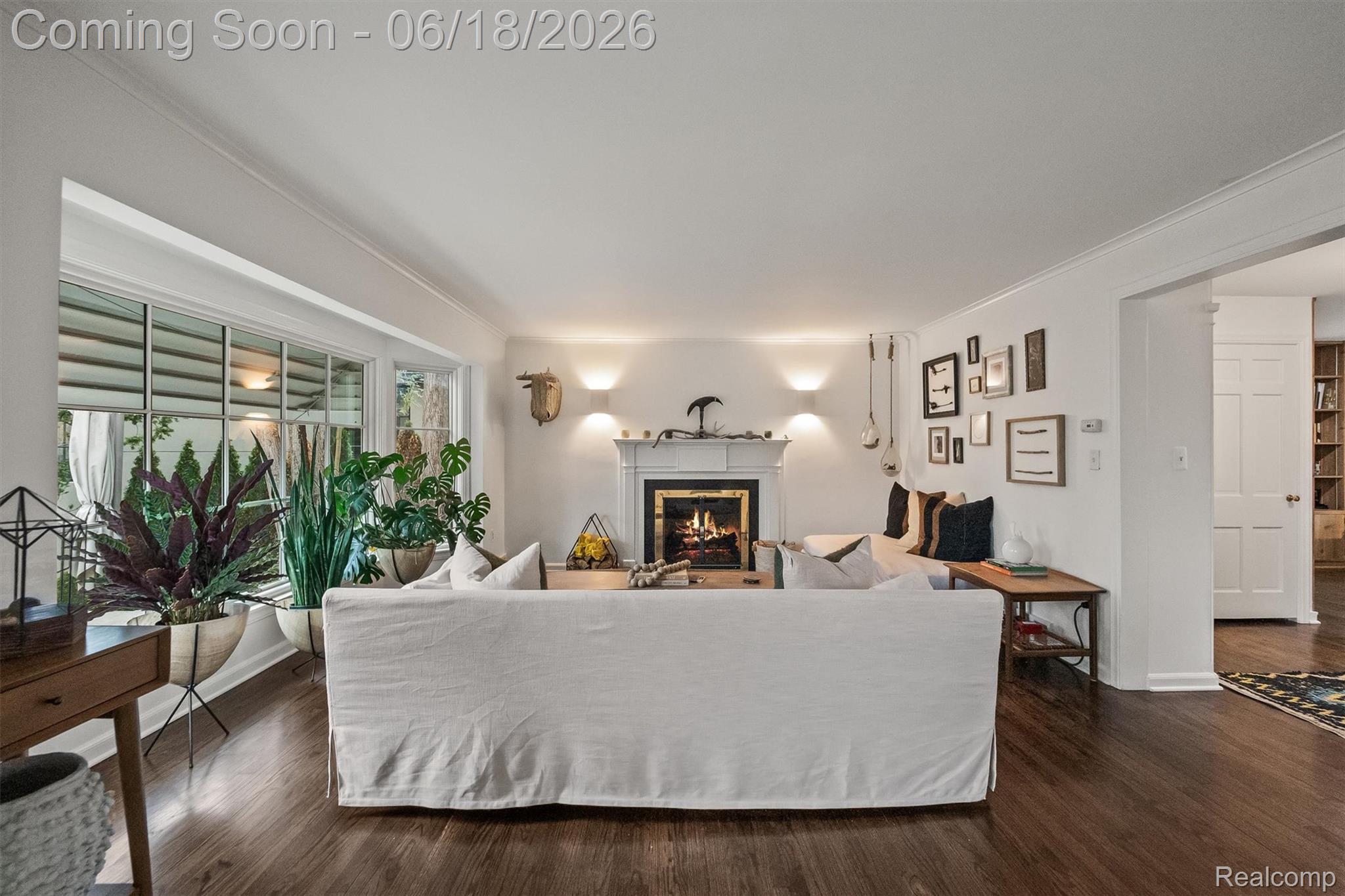 951 Twin Oaks Lane
