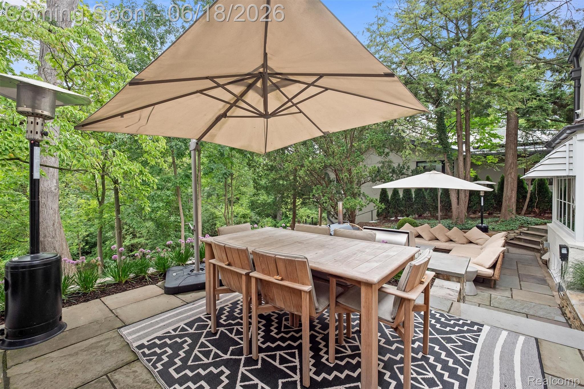 951 Twin Oaks Lane