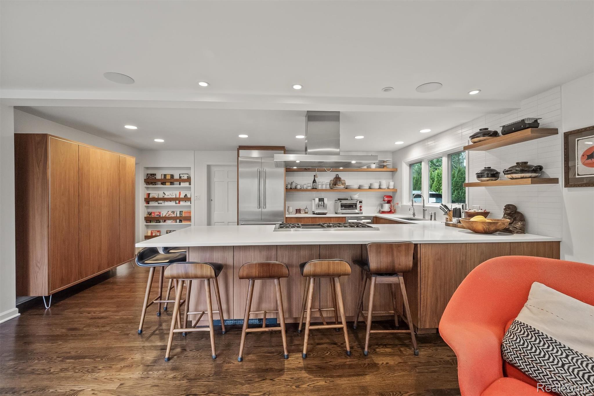 951 Twin Oaks Lane