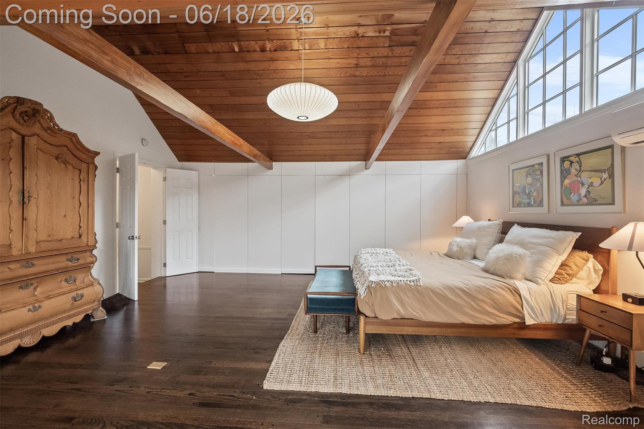 951 Twin Oaks Lane