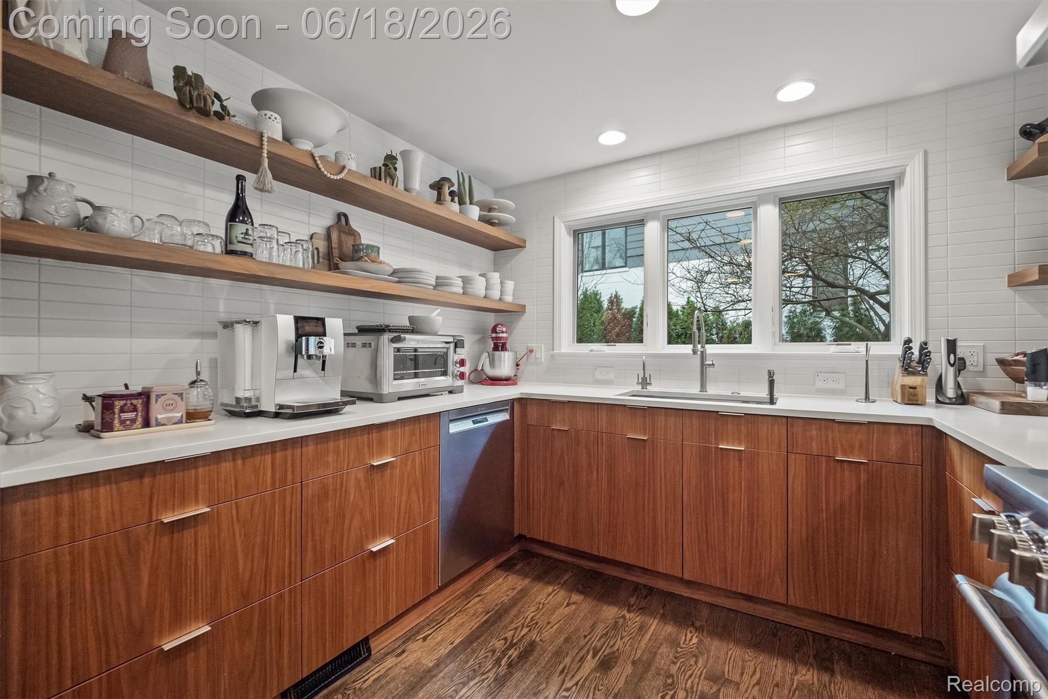 951 Twin Oaks Lane