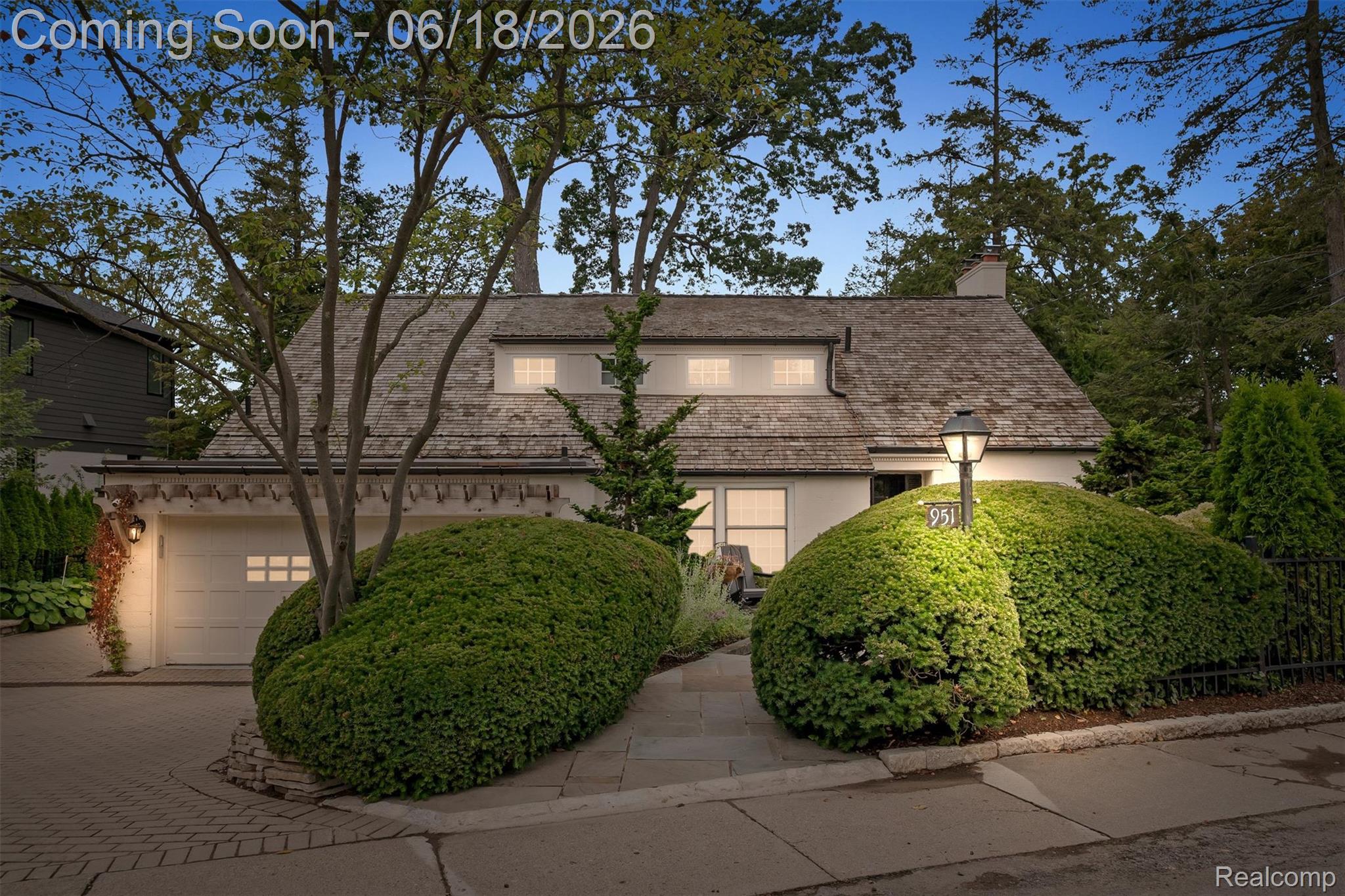 951 Twin Oaks Lane