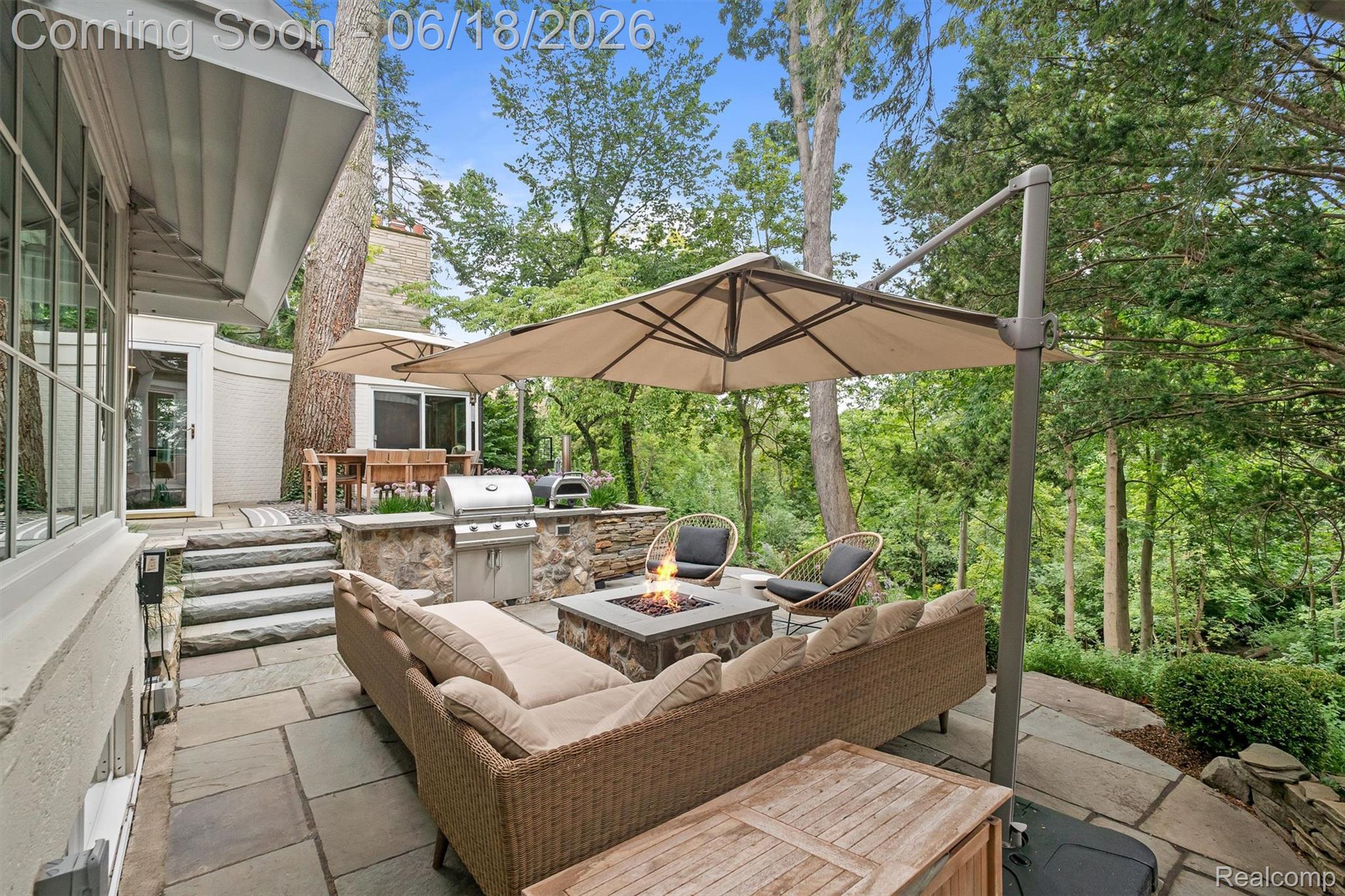 951 Twin Oaks Lane