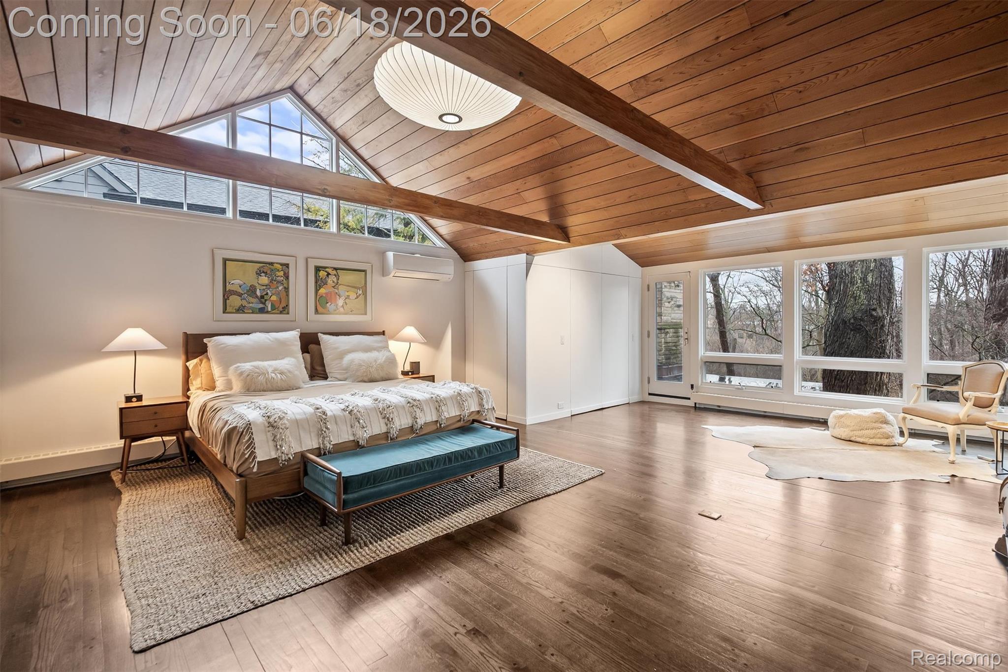 951 Twin Oaks Lane