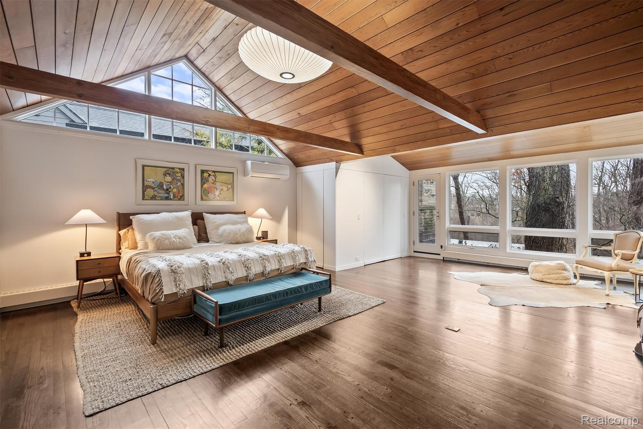 951 Twin Oaks Lane