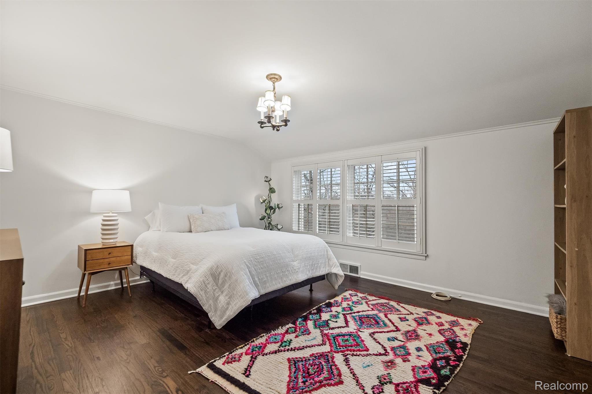 951 Twin Oaks Lane