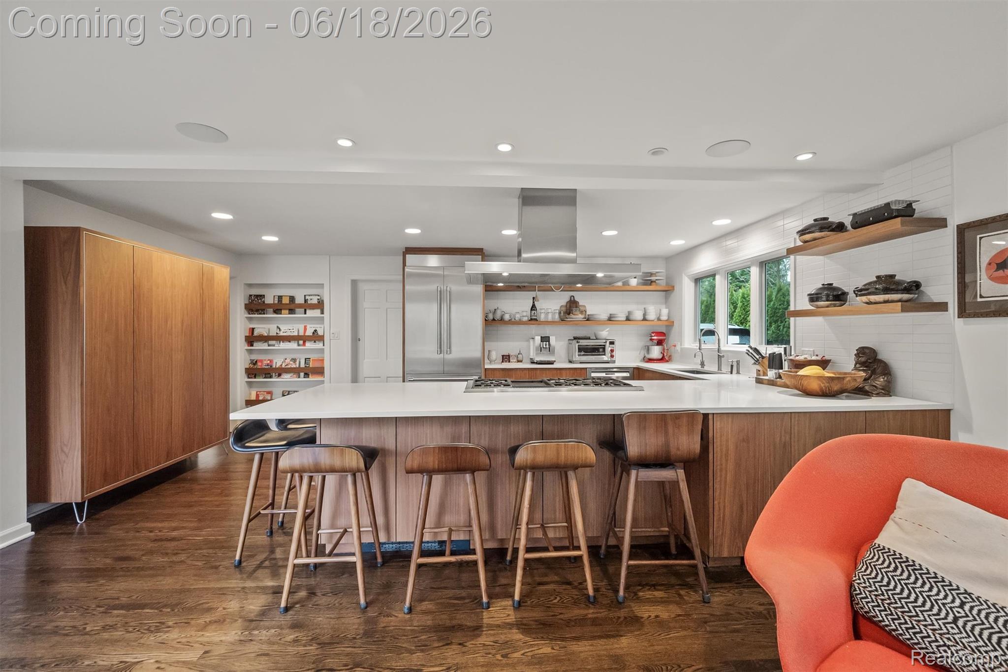 951 Twin Oaks Lane