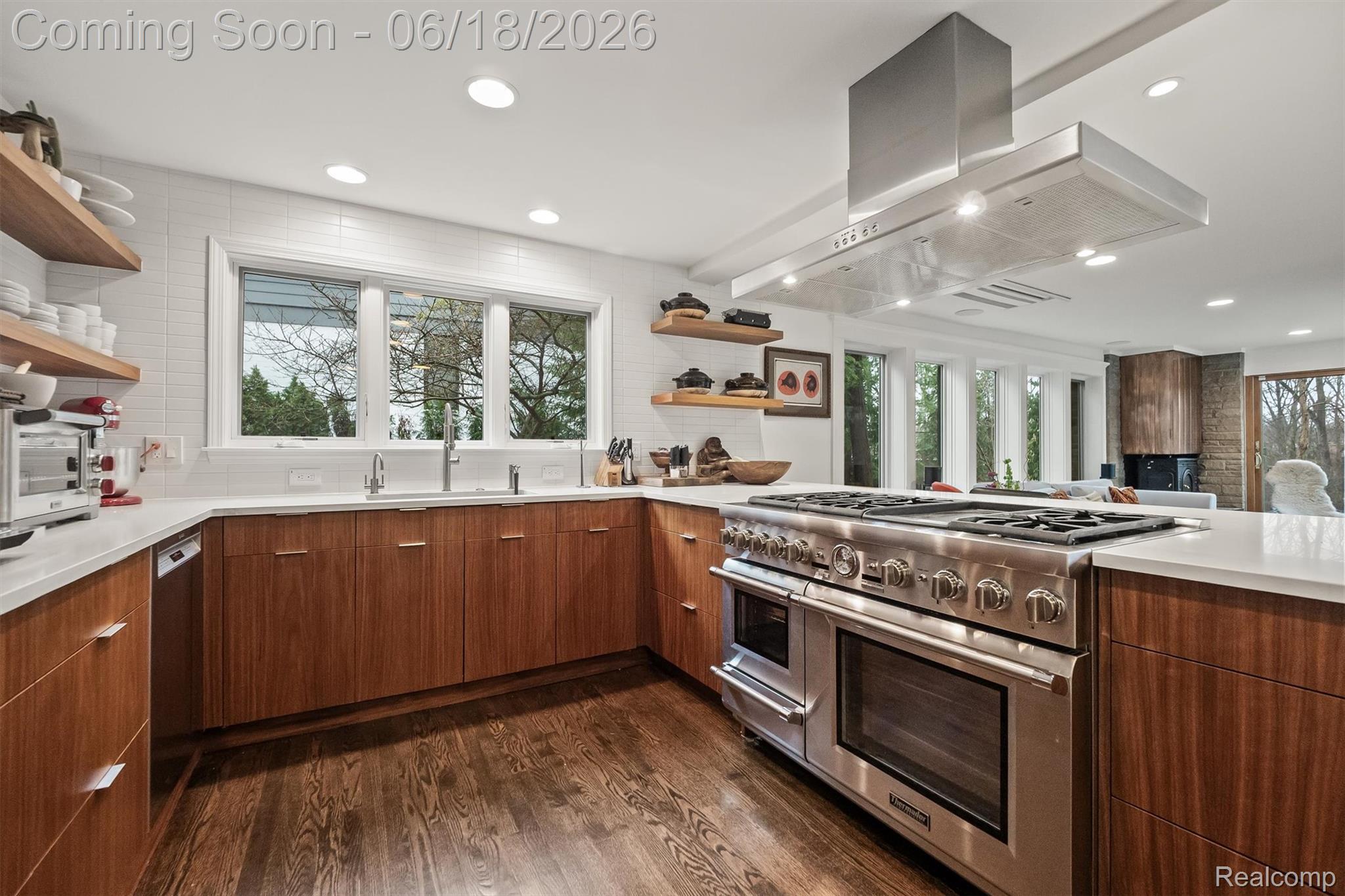 951 Twin Oaks Lane