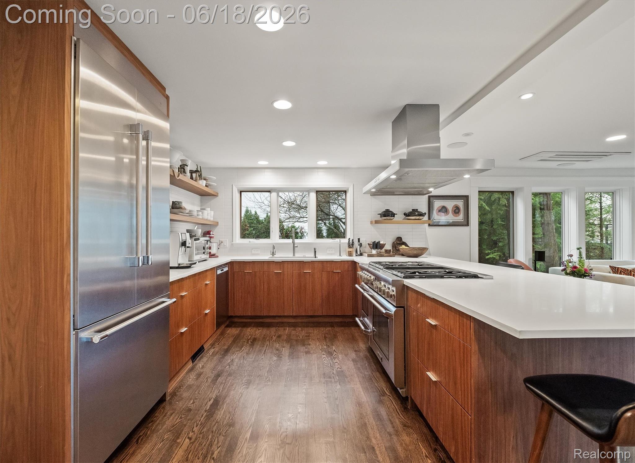 951 Twin Oaks Lane