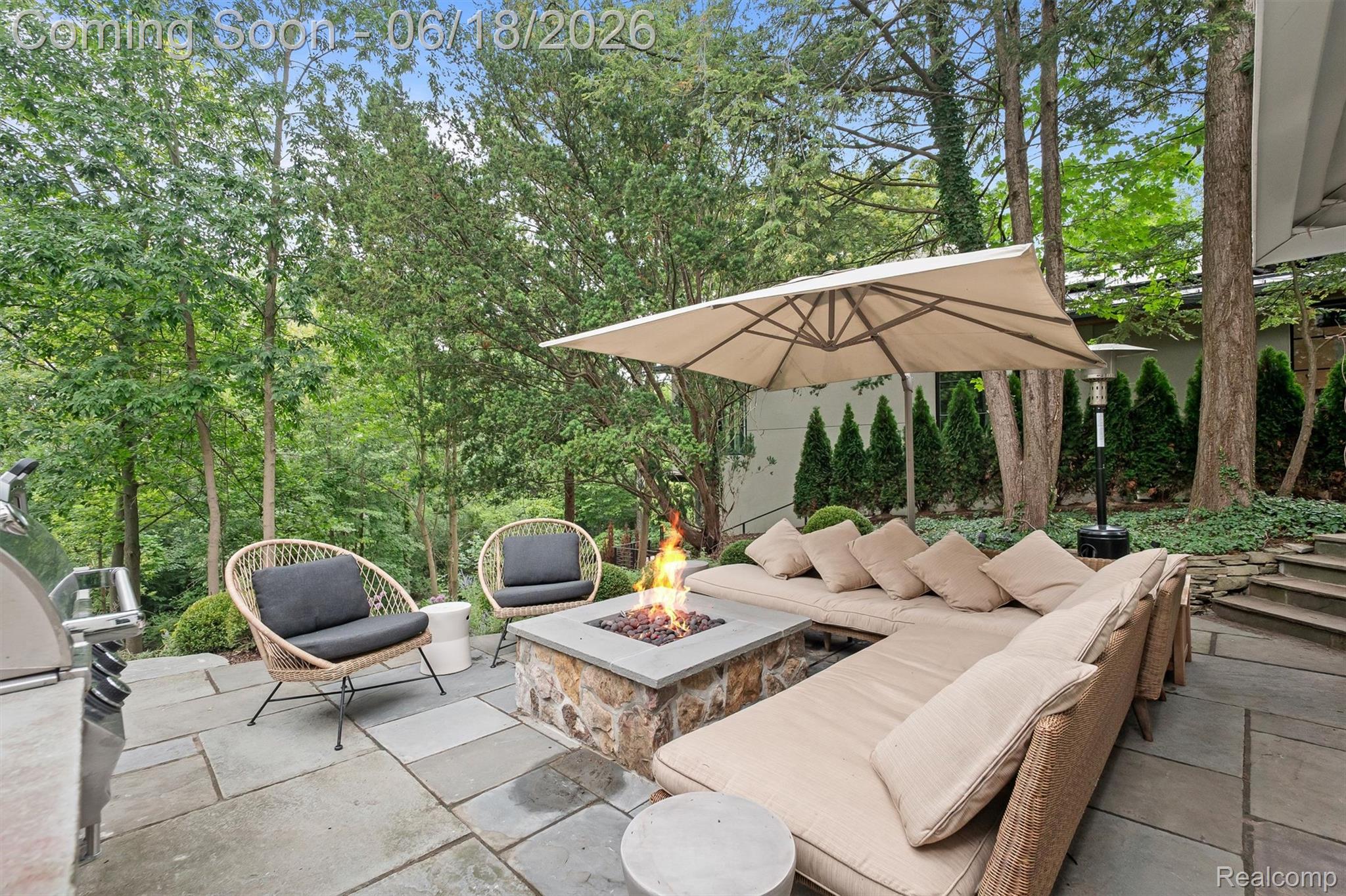 951 Twin Oaks Lane