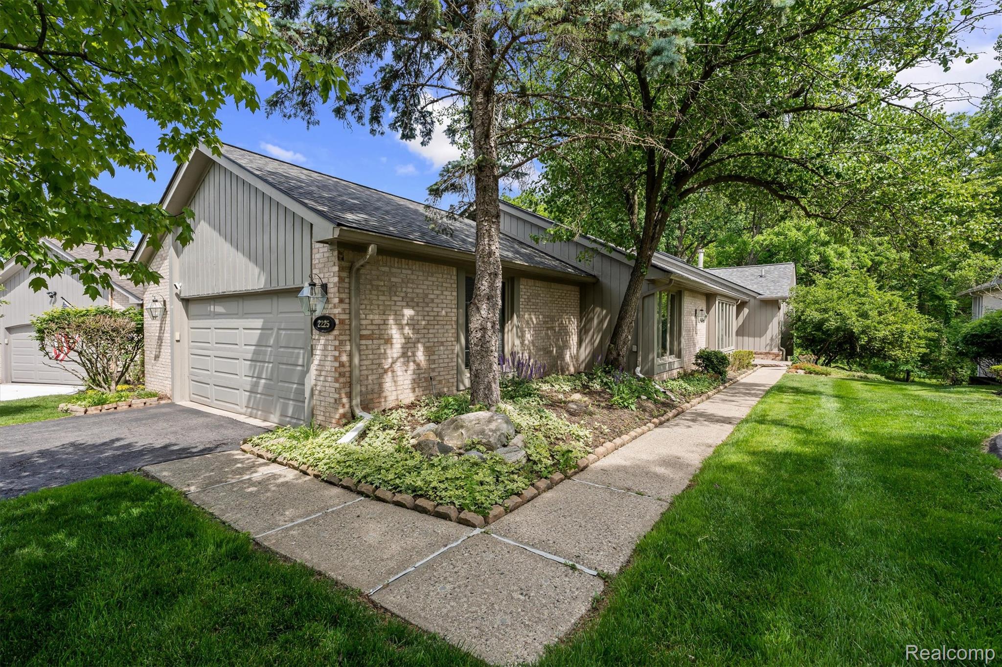 2225 Cameo Lake Court