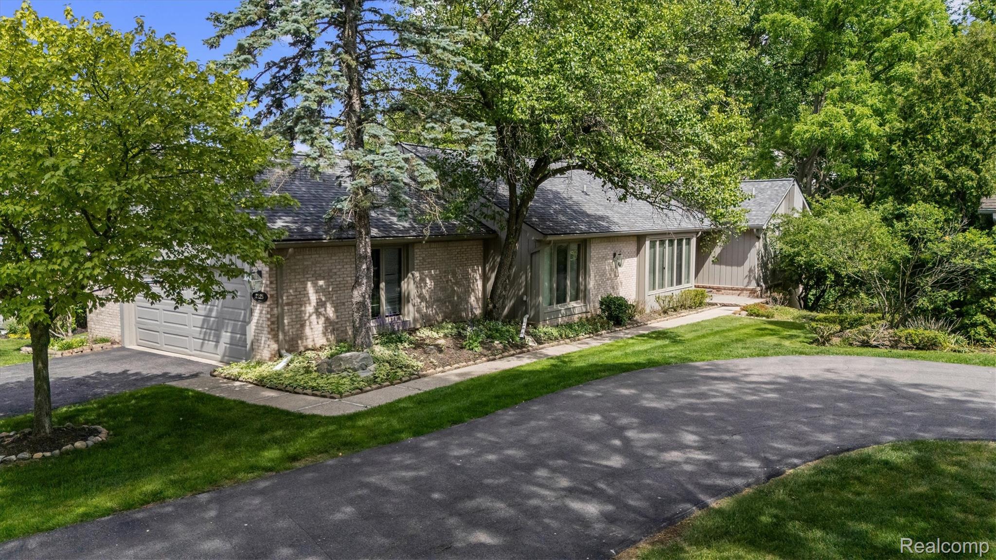 2225 Cameo Lake Court