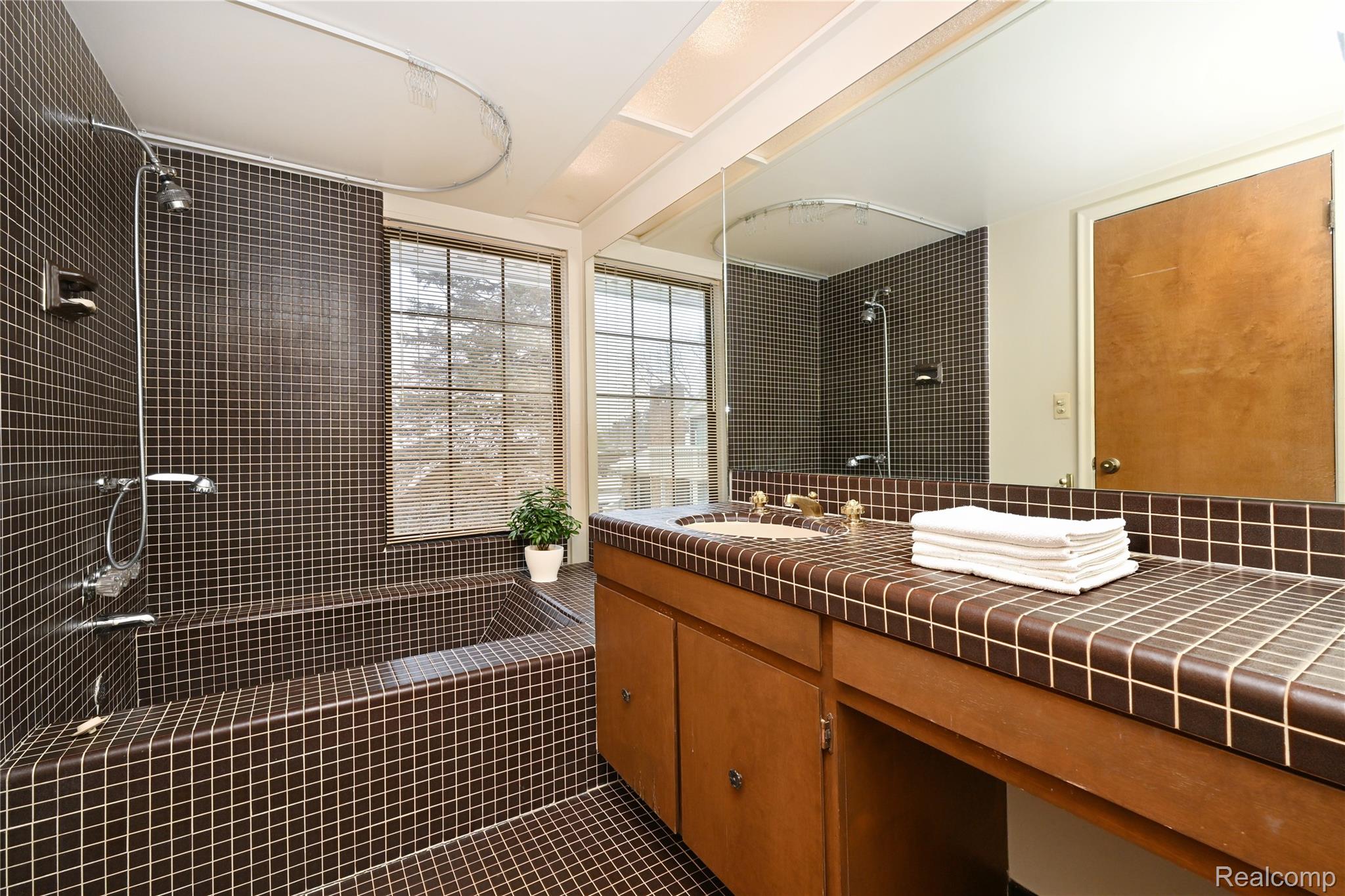 6011 Pebble Lane Court