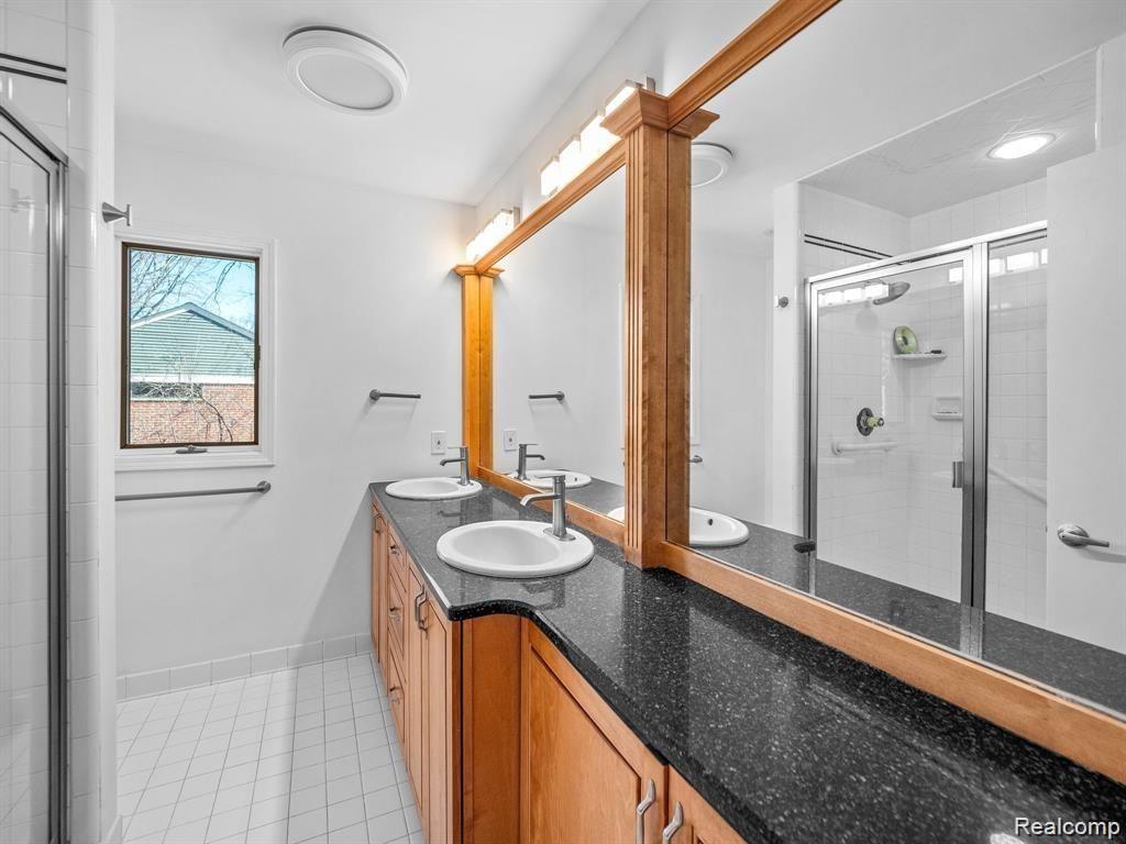 3879 CARRIAGE Road