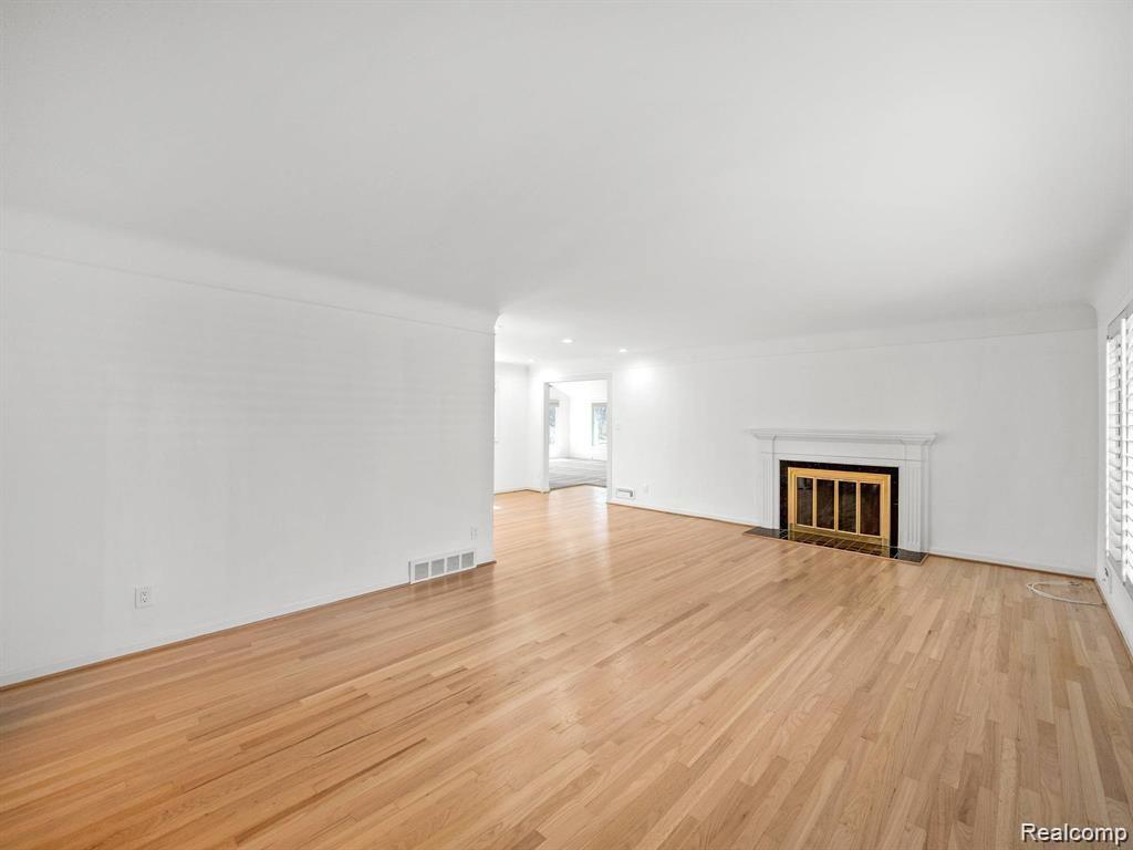 3879 CARRIAGE Road