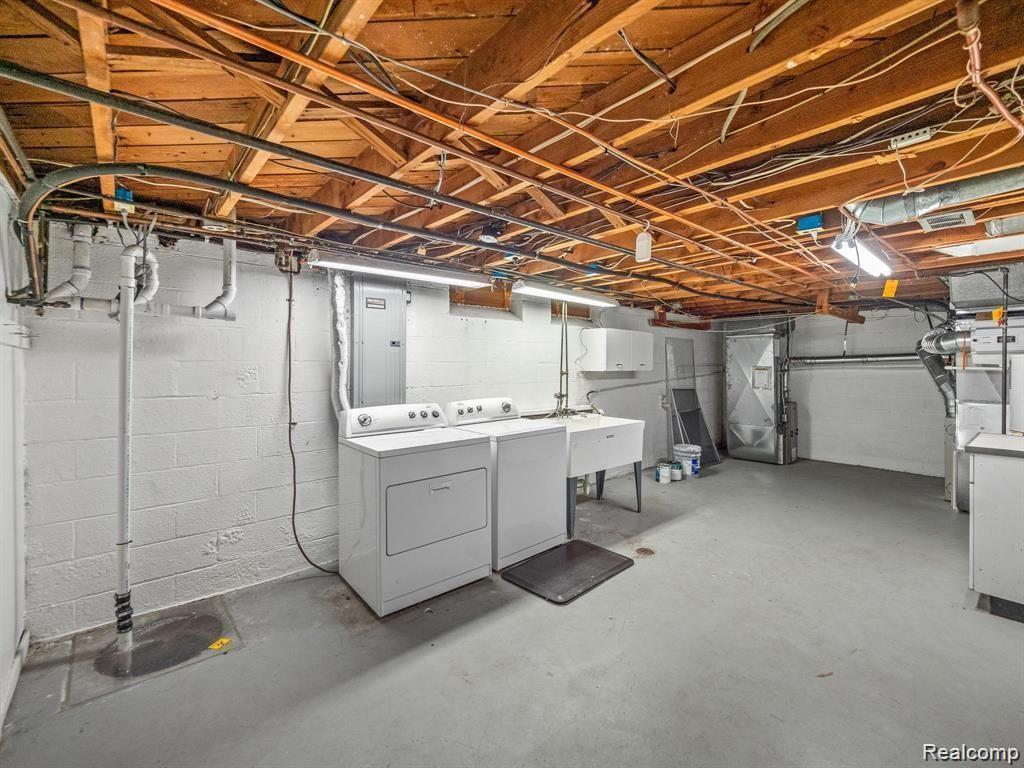 3879 CARRIAGE Road
