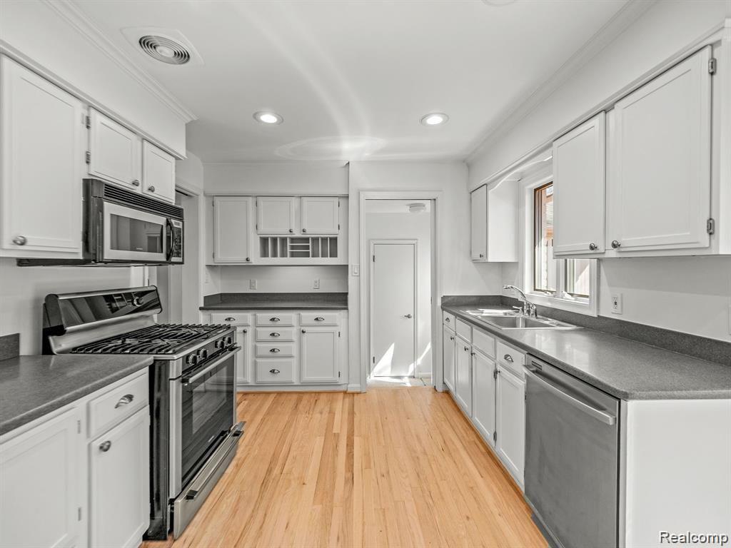 3879 CARRIAGE Road