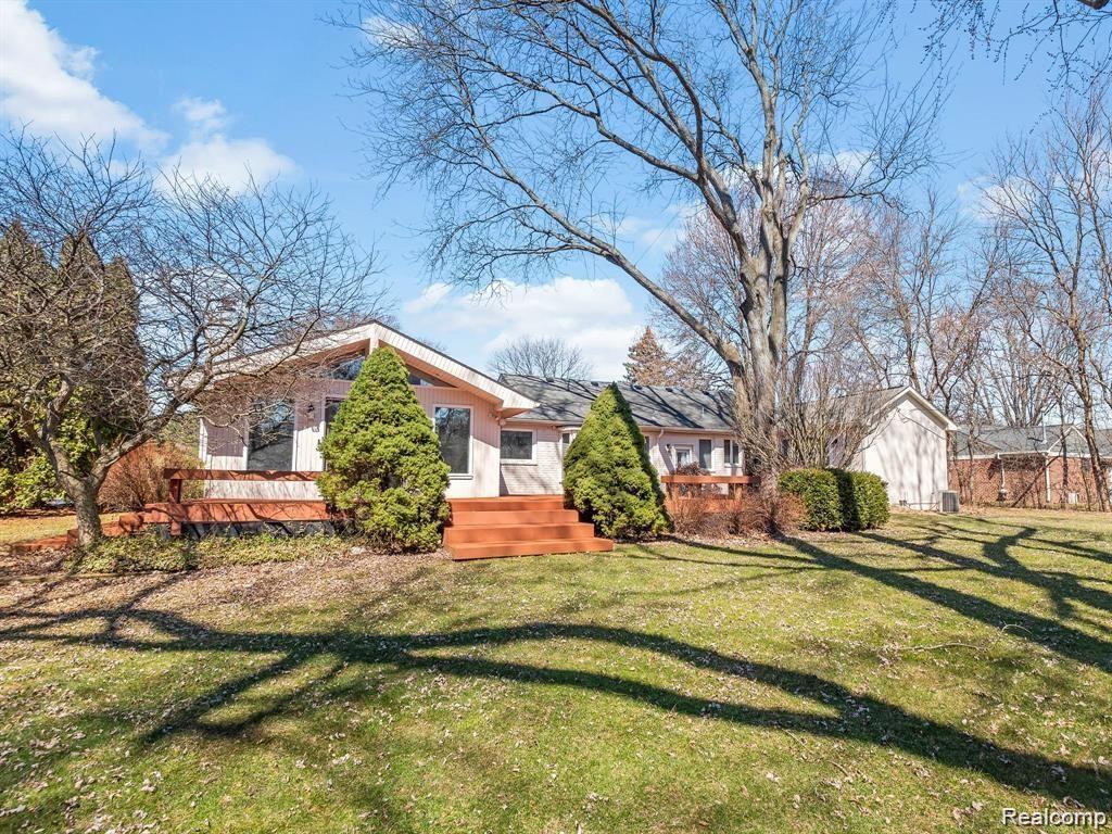 3879 CARRIAGE Road