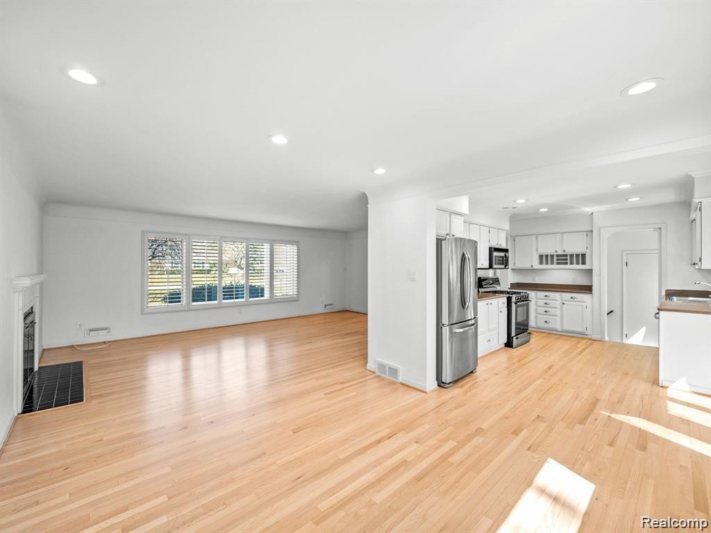 3879 CARRIAGE Road