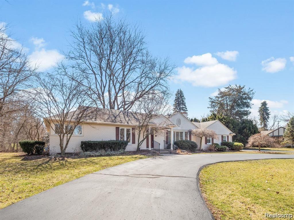 3879 CARRIAGE Road
